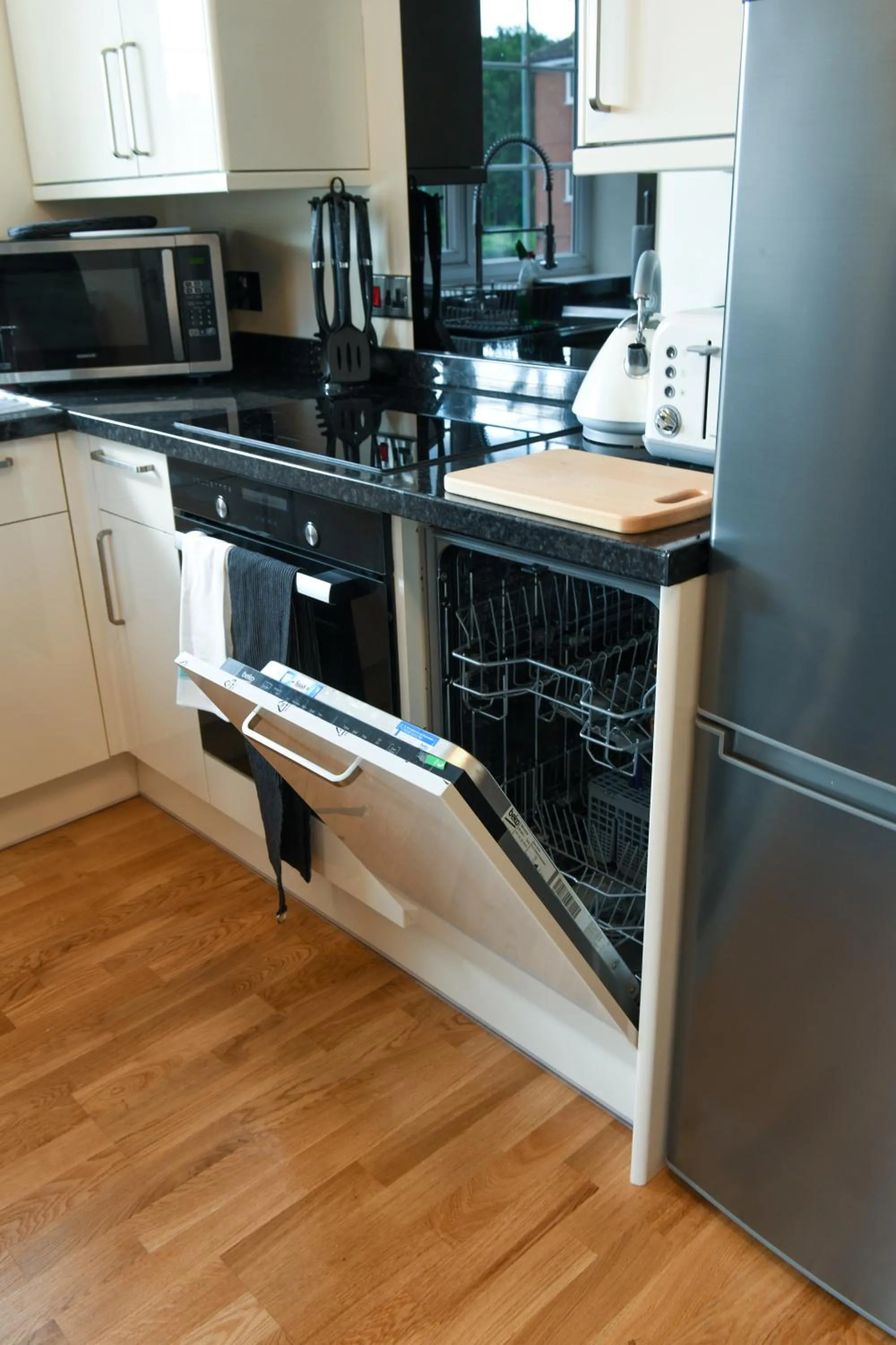 Kitchen or kitchenette in Fennec Apartments