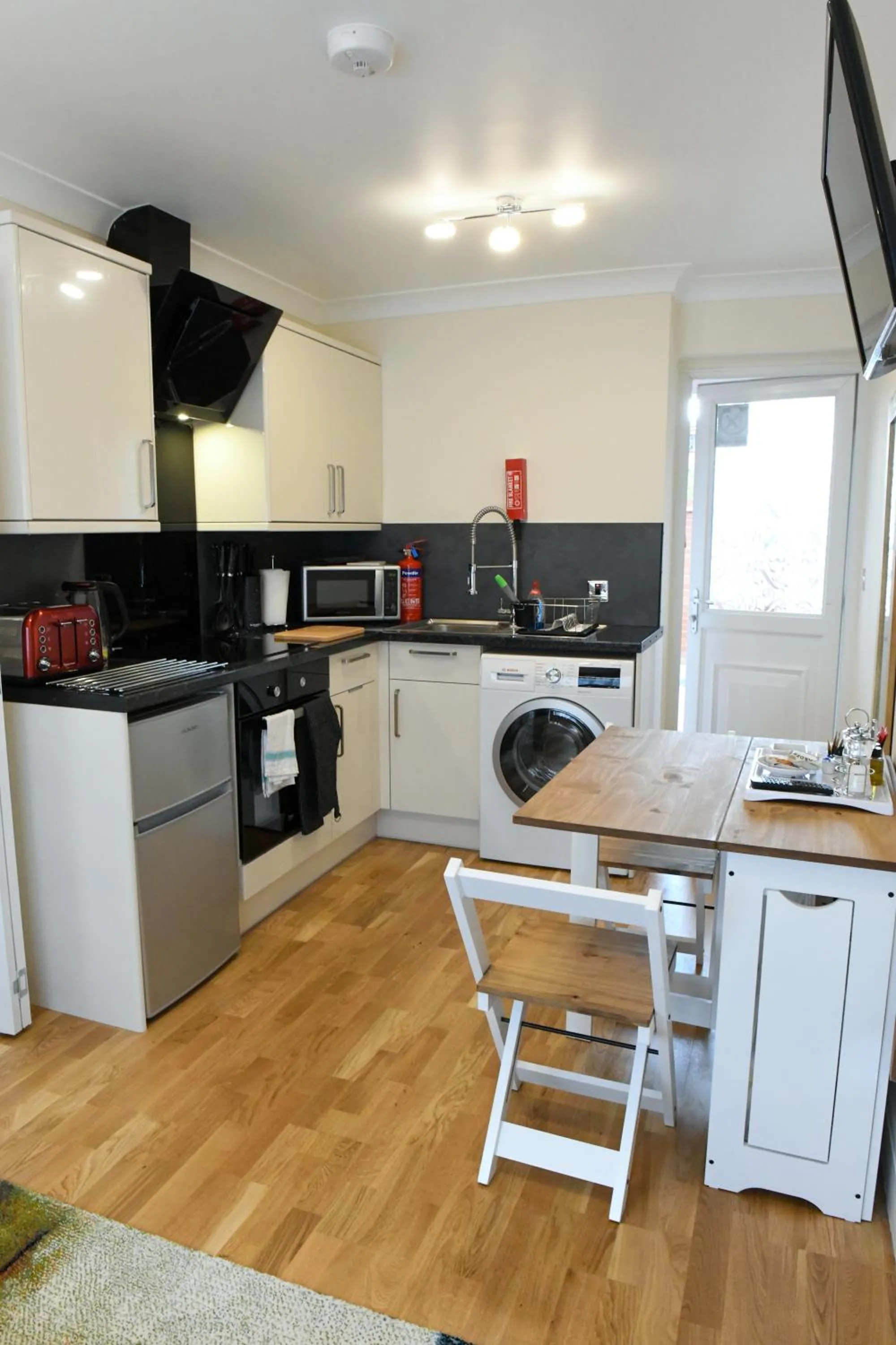 Kitchen or kitchenette in Fennec Apartments