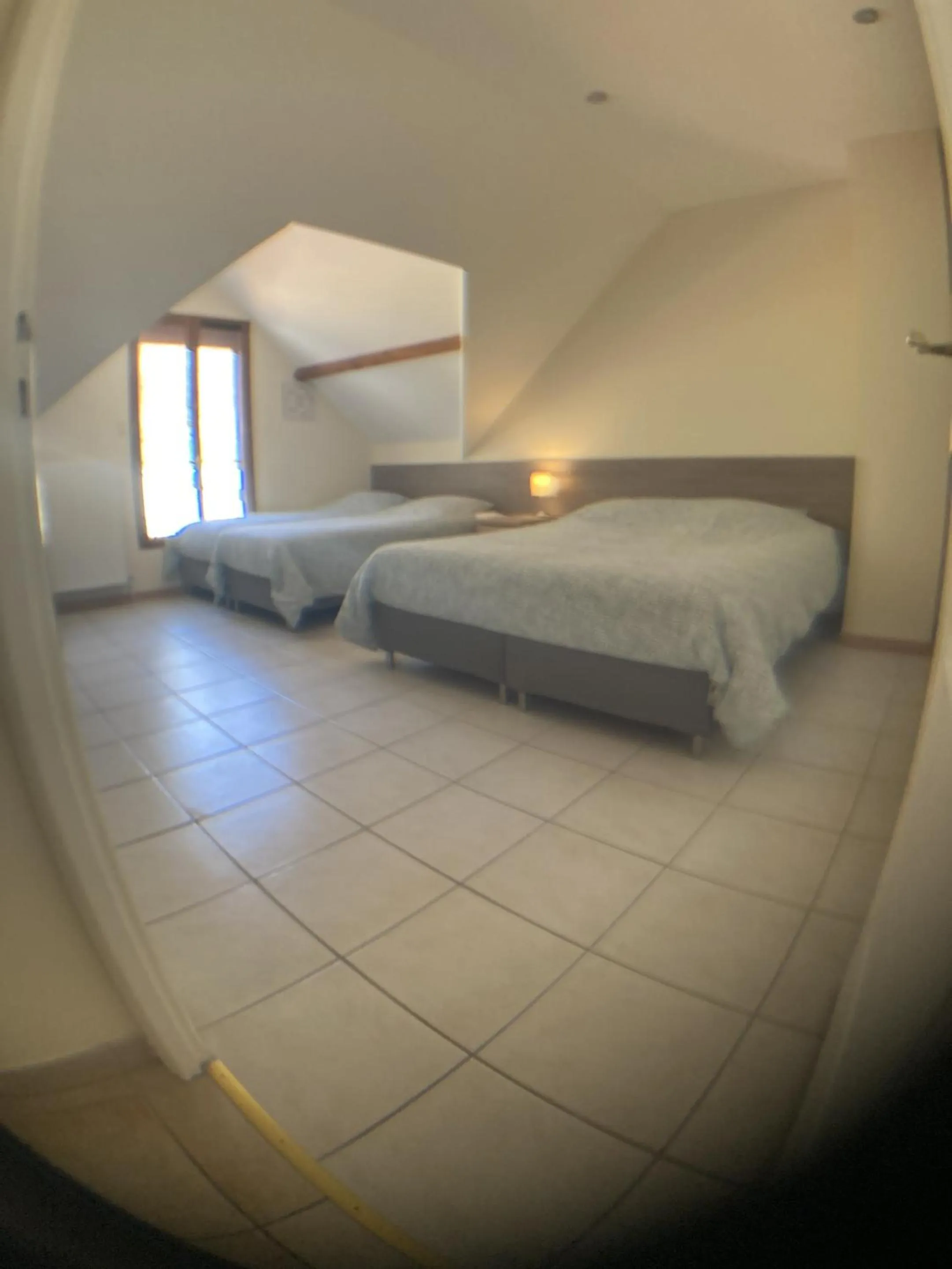 Bedroom, Bed in Beauval Chambre