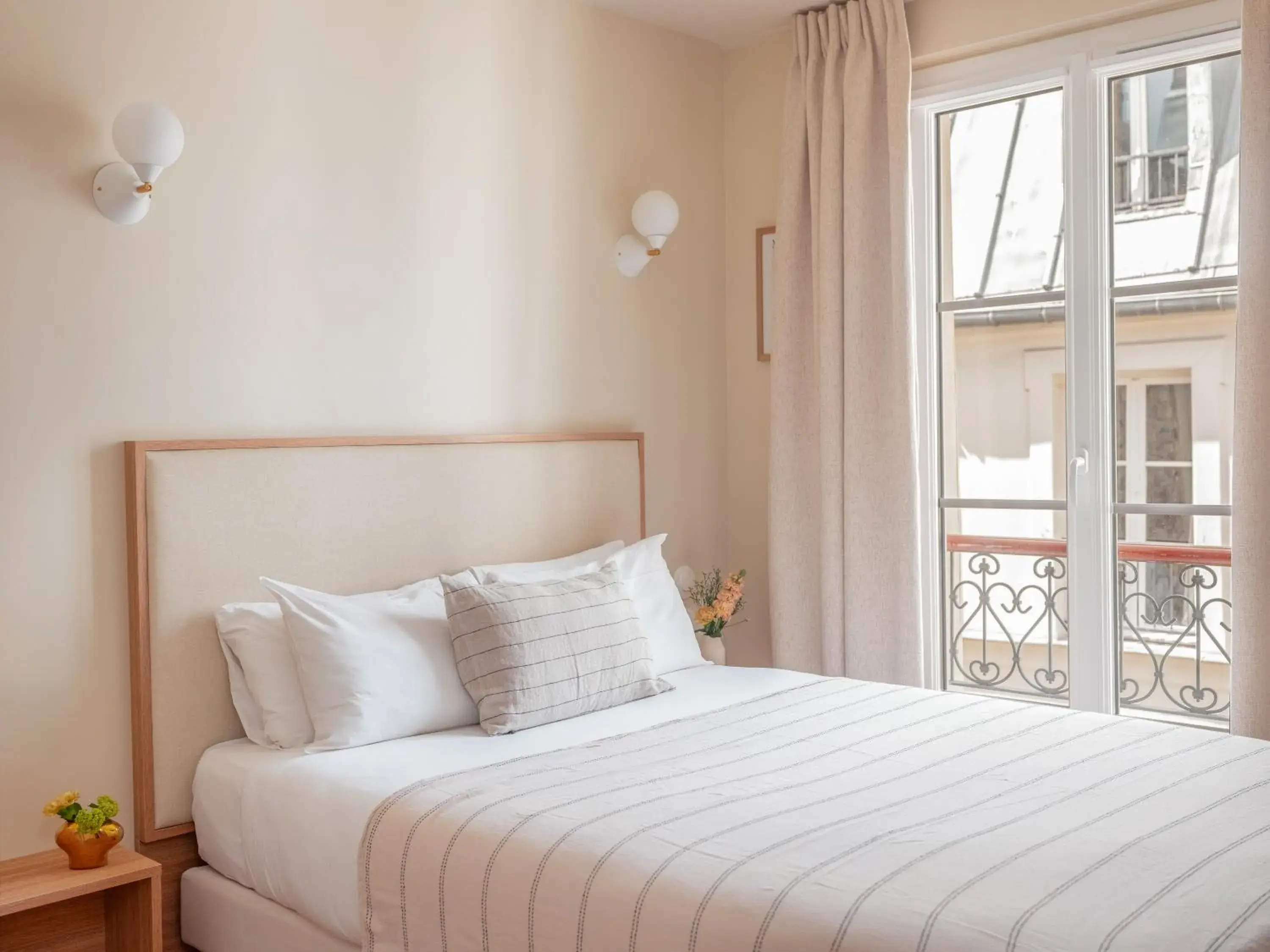 2 separate individual rooms - single occupancy in Hôtel BASSS 2 separate individual rooms - single occupancy in Hôtel BASSS