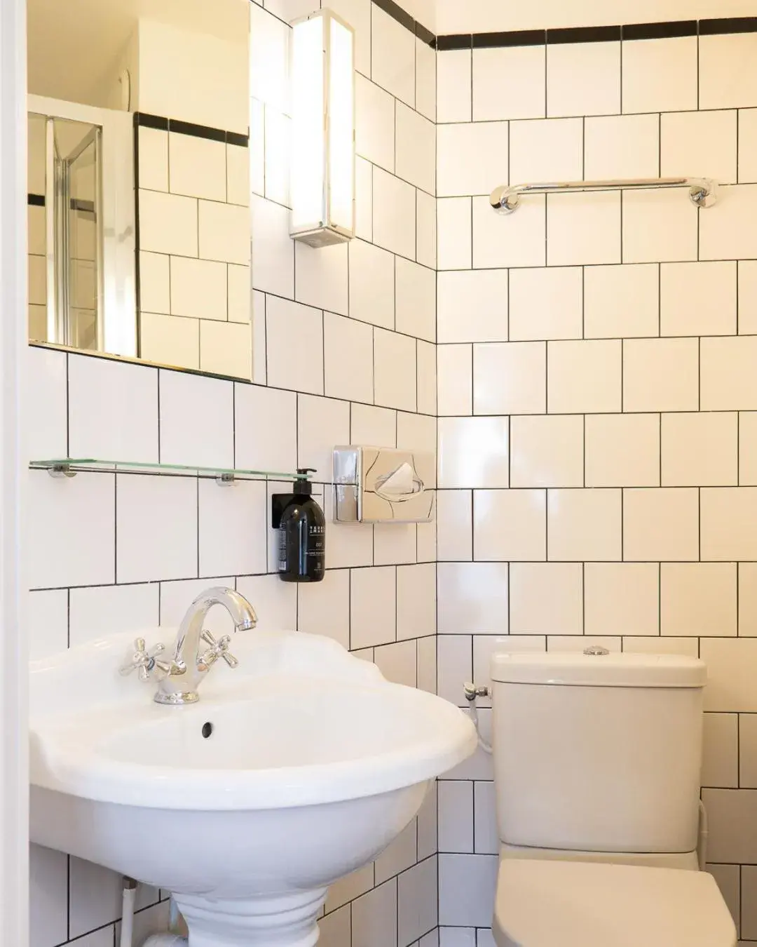 Medium Single Room in Hôtel BASSS Medium Single Room in Hôtel BASSS