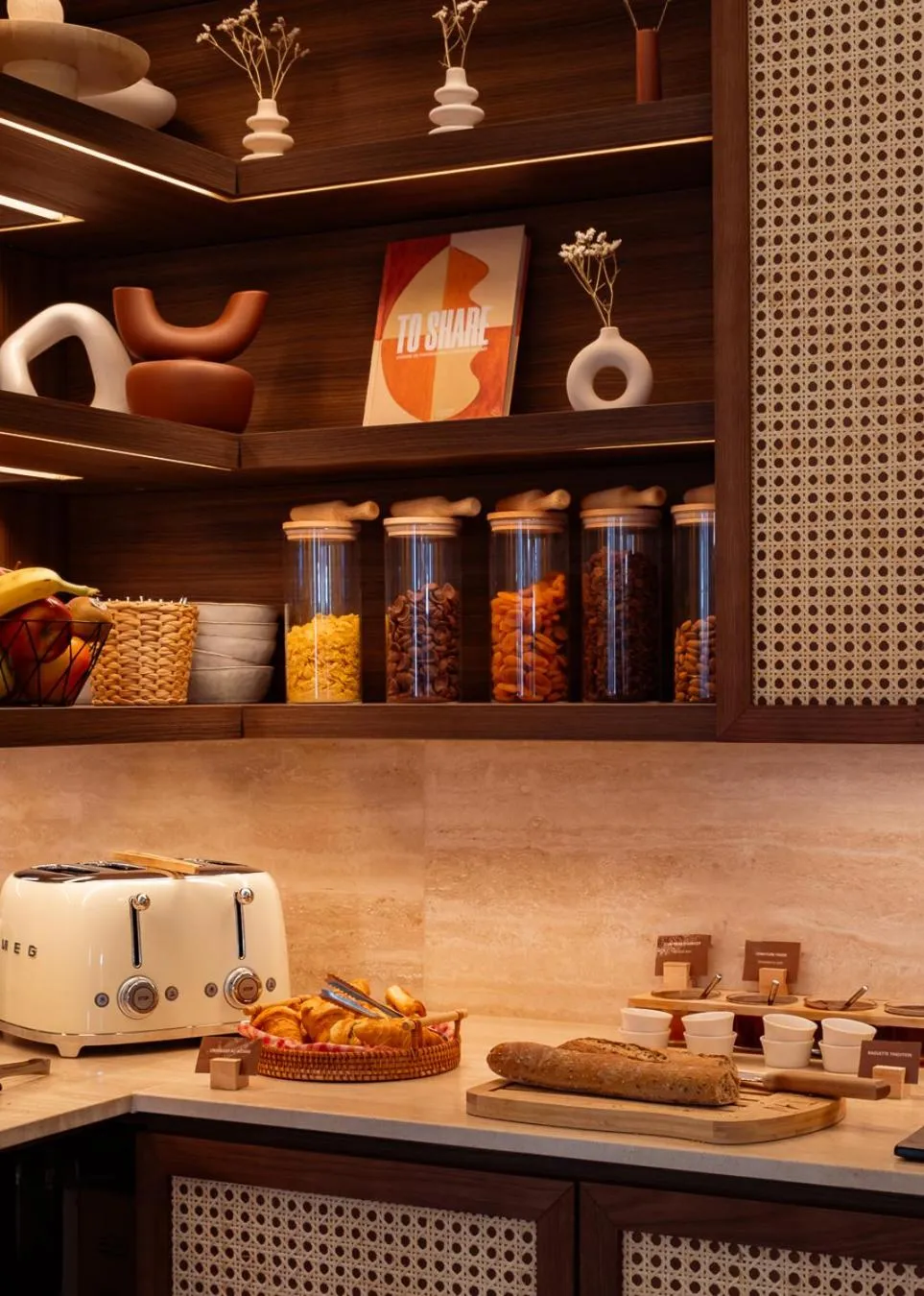 Breakfast in Hôtel BASSS