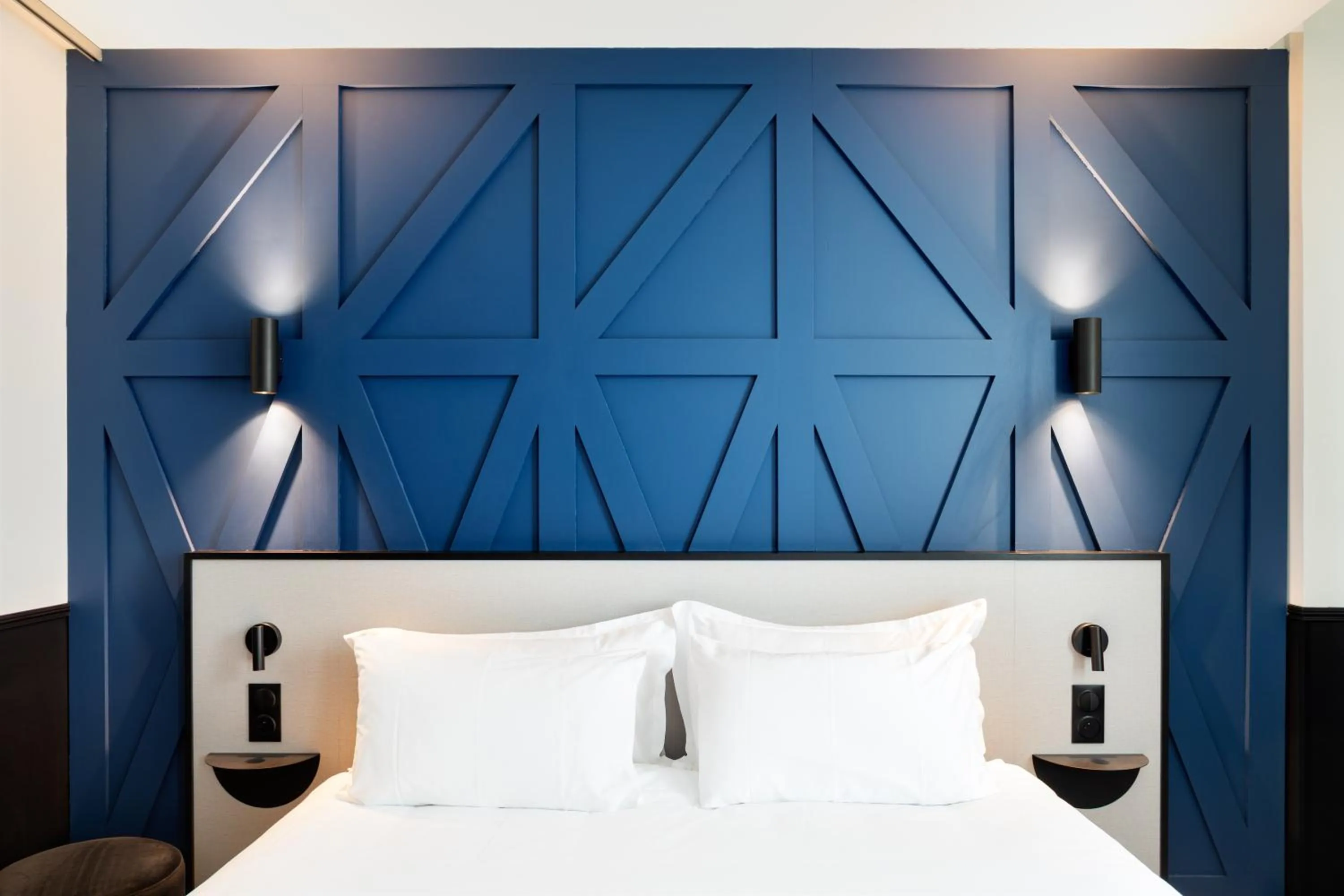 Bedroom, Bed in Logis Hotel Darcy Dijon Centre