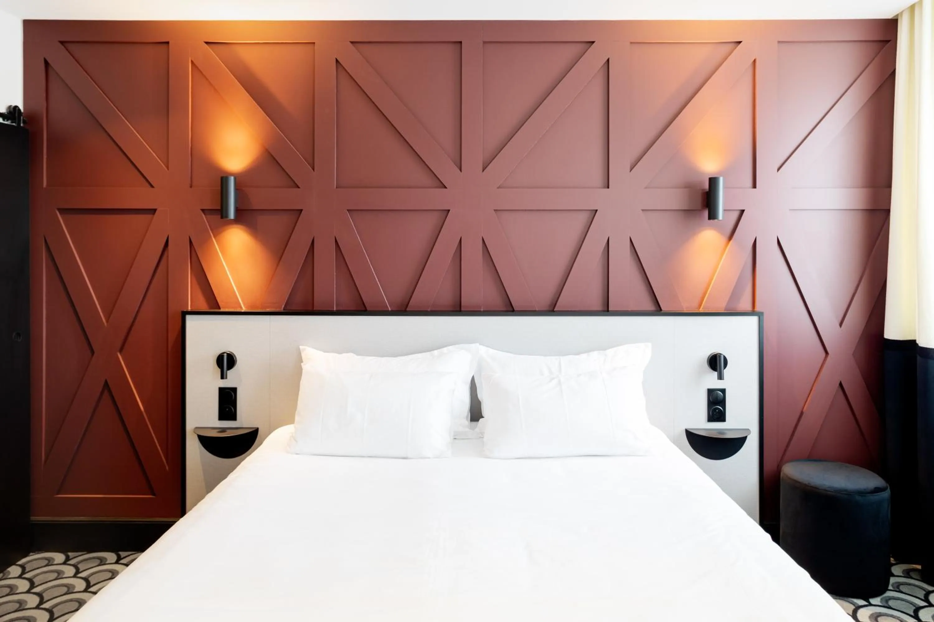 Bedroom, Bed in Logis Hotel Darcy Dijon Centre