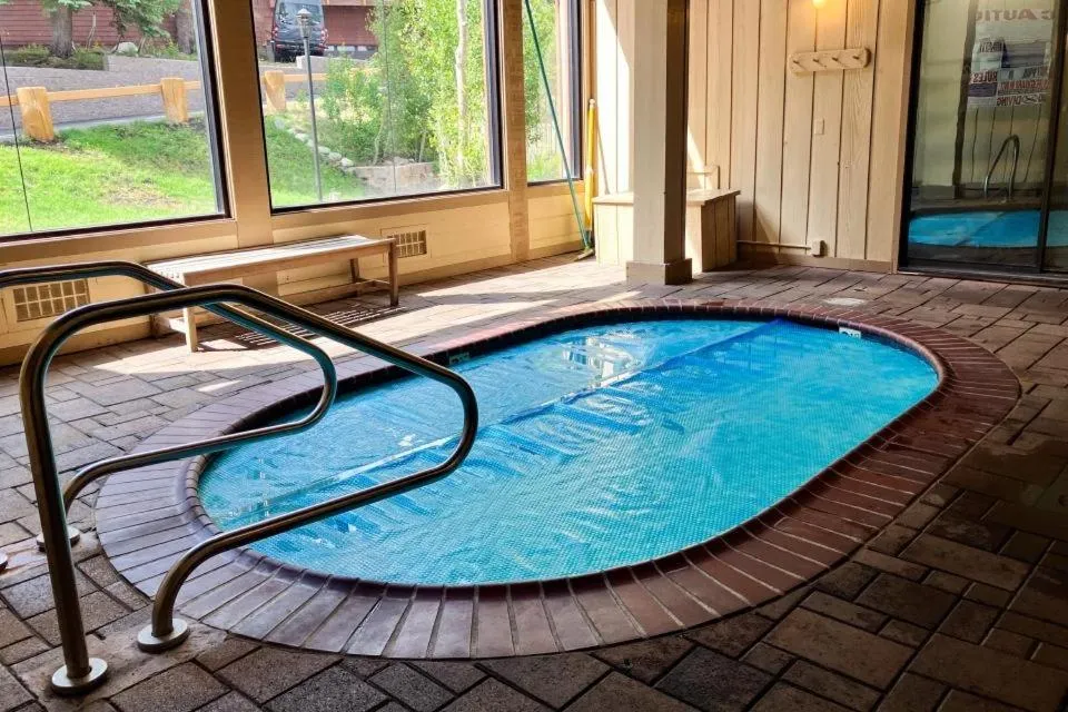 Mammoth Ski & Racquet 124