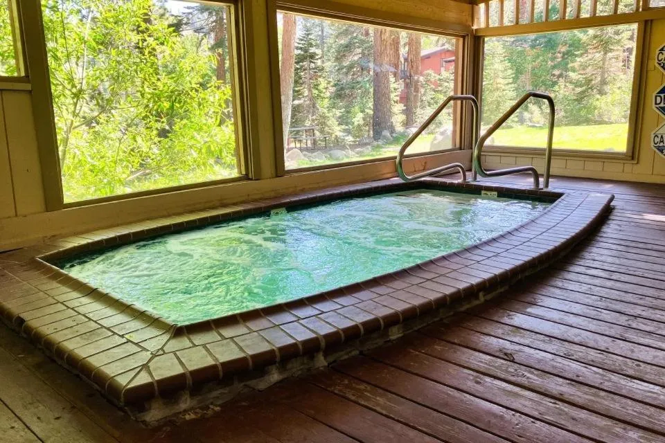 Mammoth Ski & Racquet 124