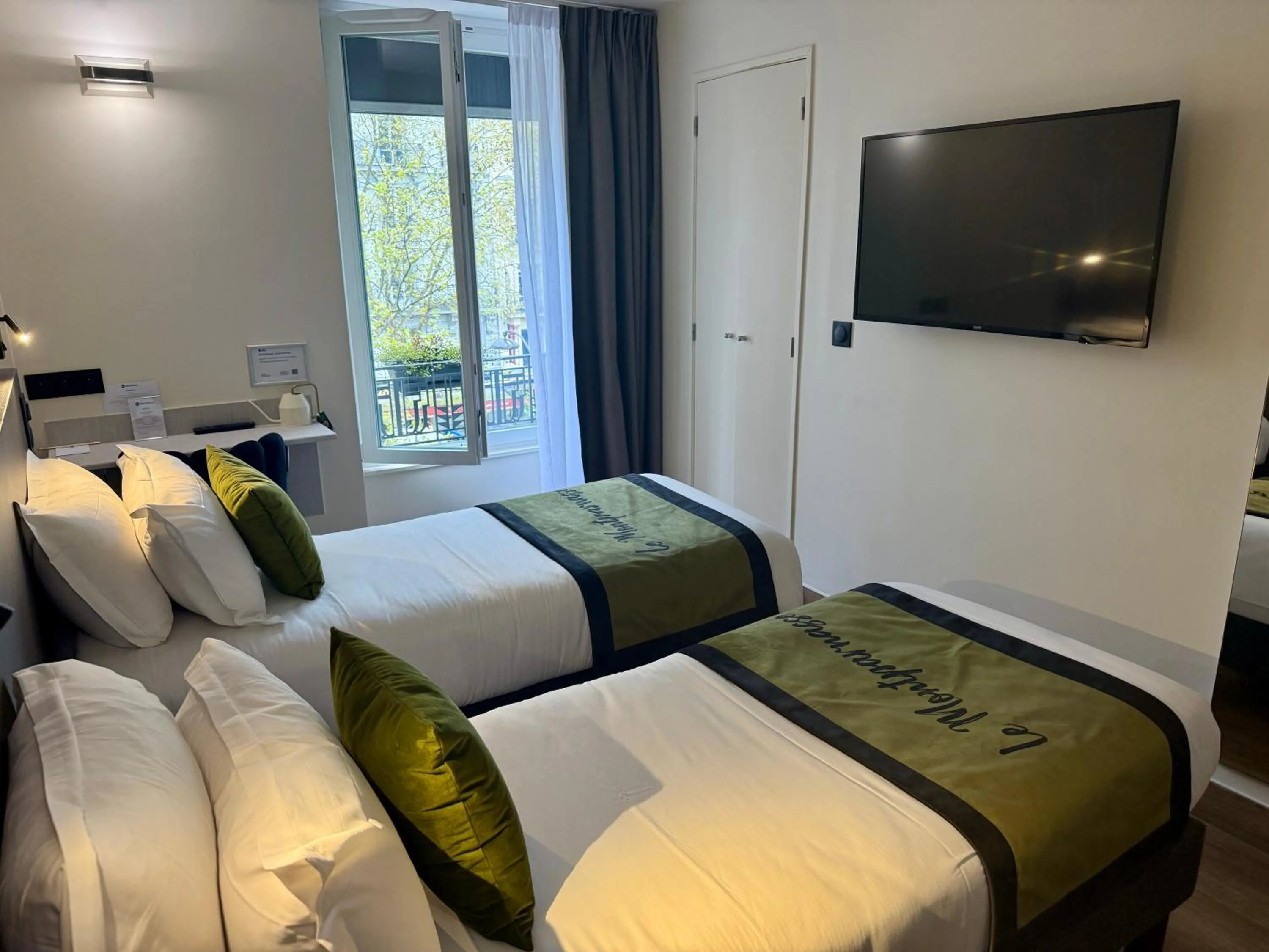 Bed in Best Western Hotel Le Montparnasse