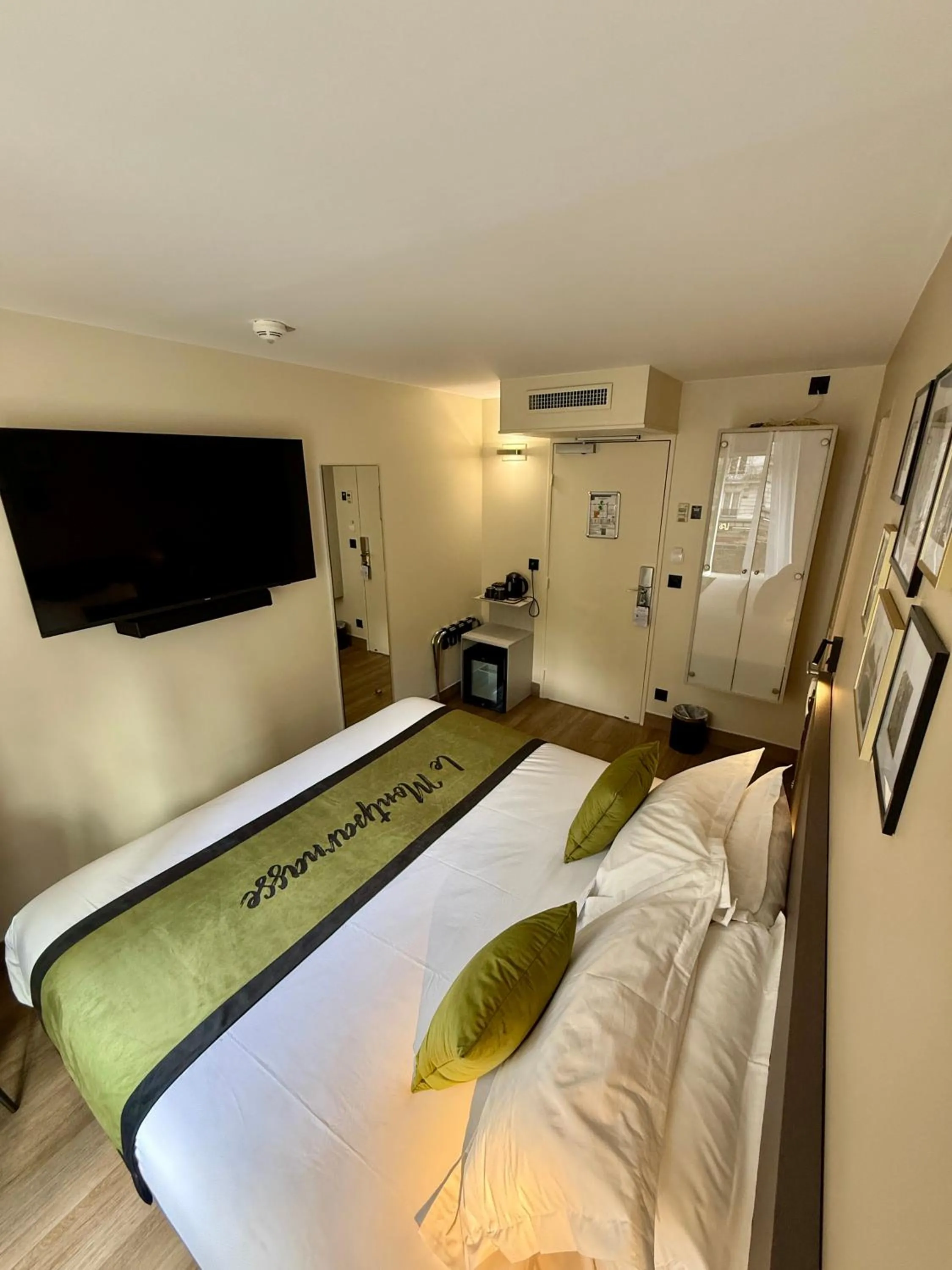 Bed in Best Western Hotel Le Montparnasse