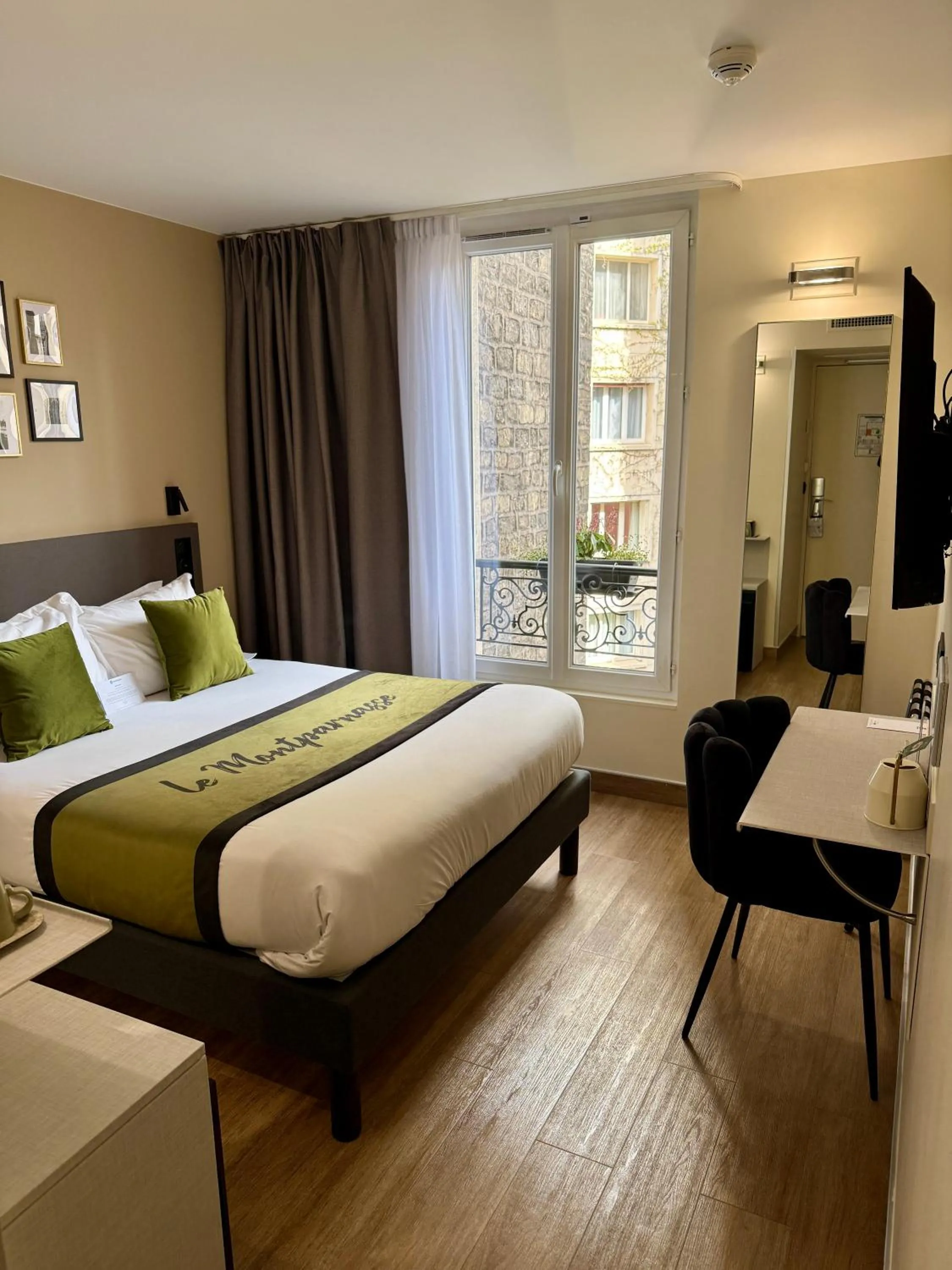 Bed in Best Western Hotel Le Montparnasse