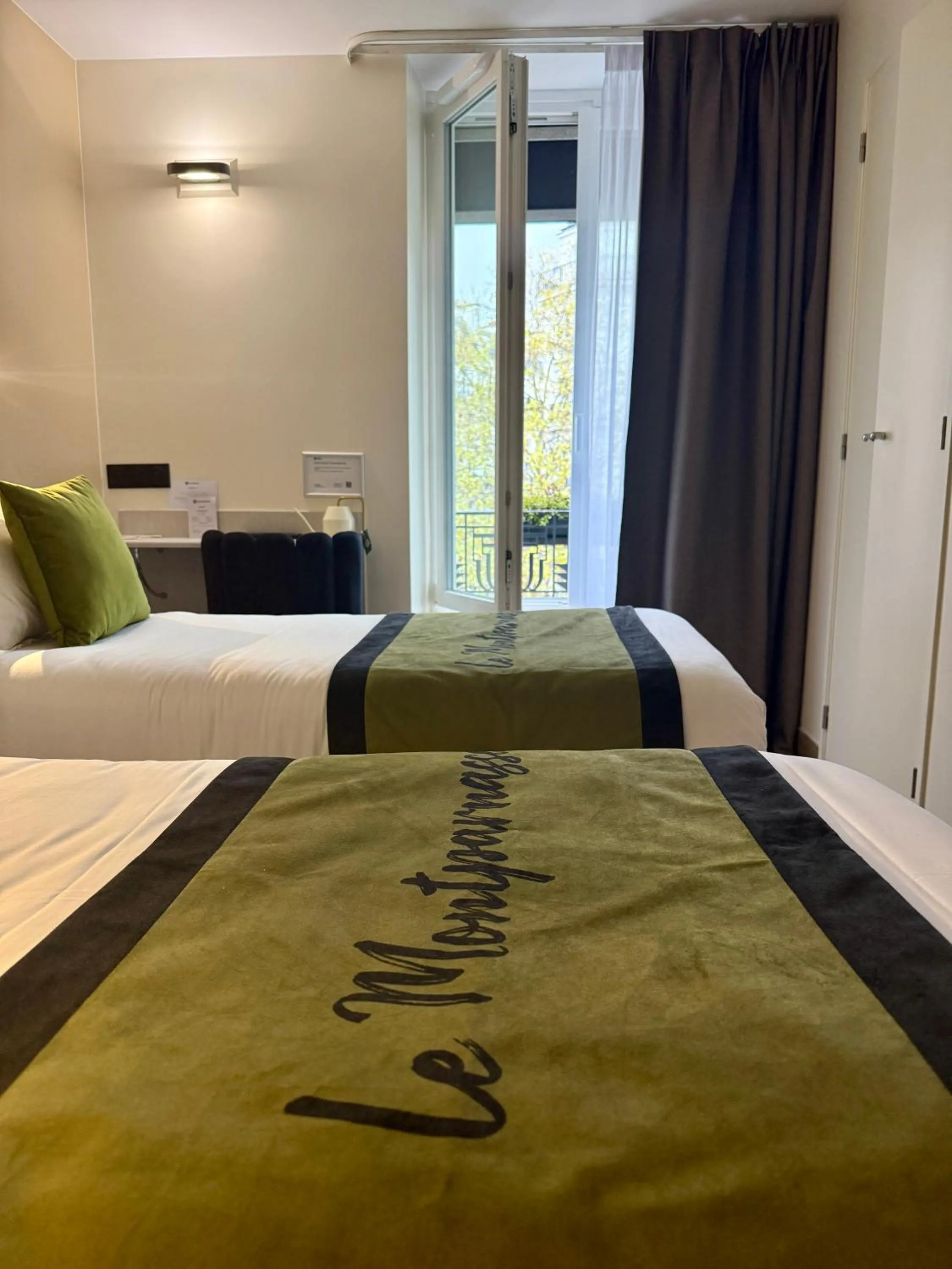 Bed in Best Western Hotel Le Montparnasse