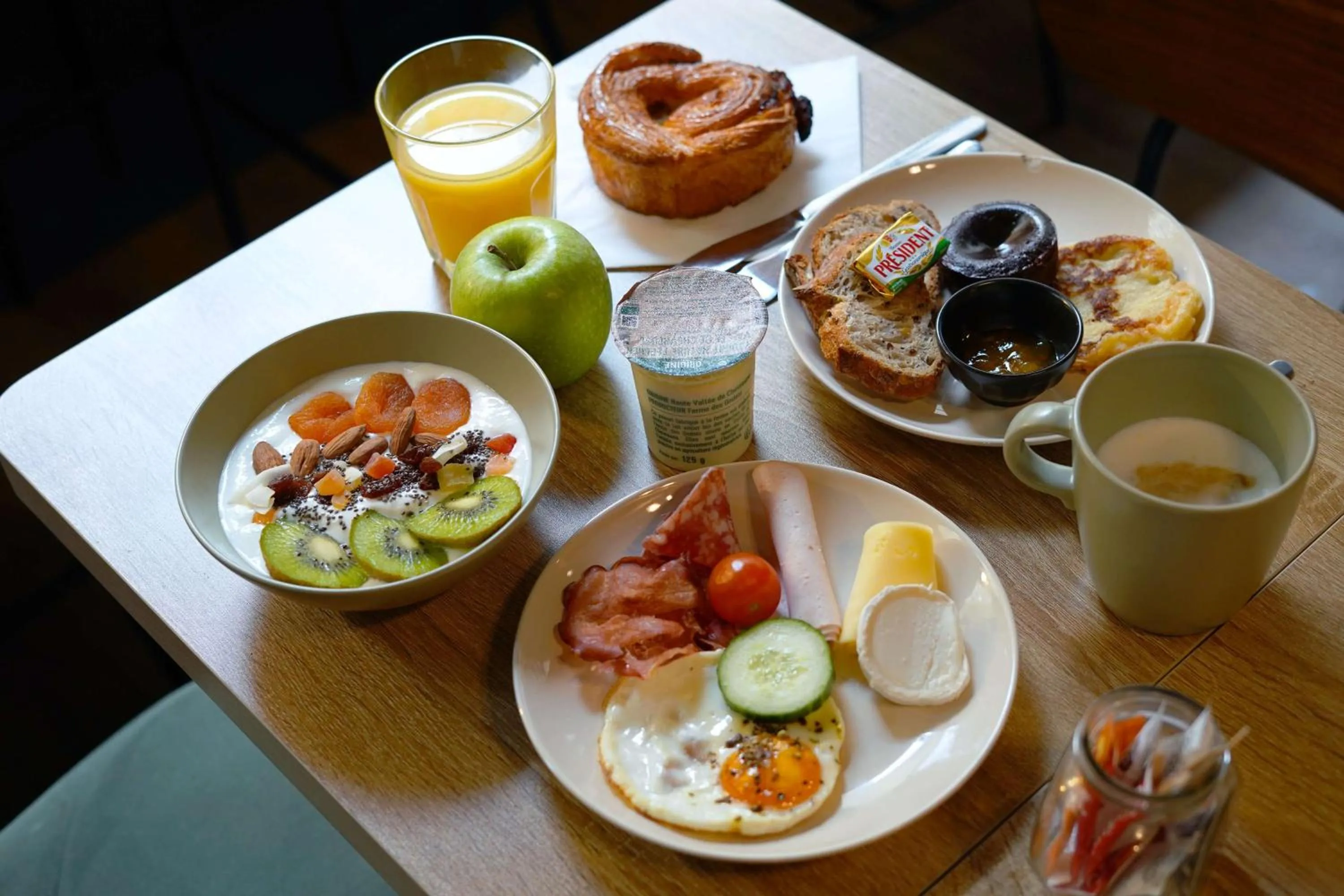 Breakfast in Best Western Hotel Le Montparnasse