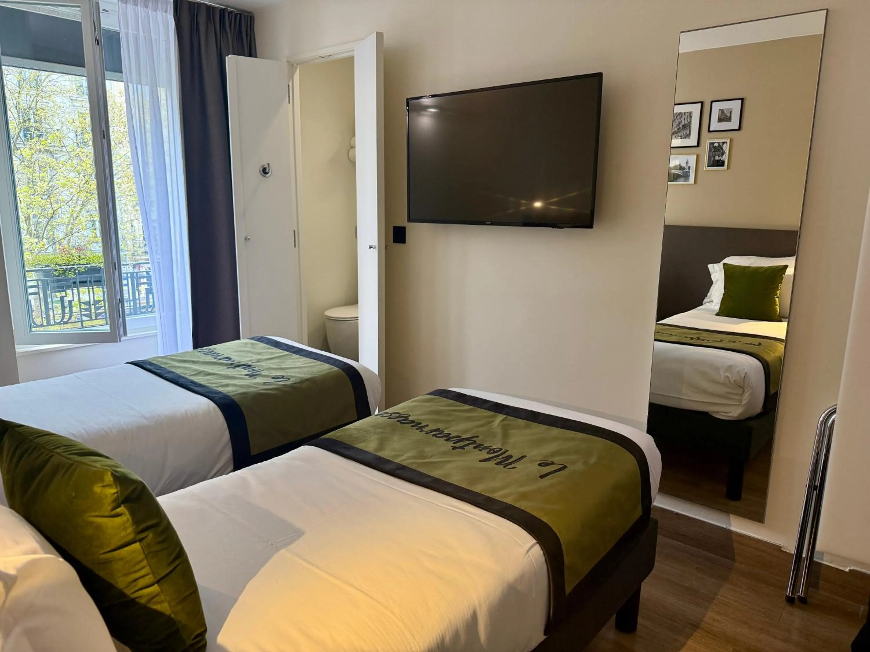 Bed in Best Western Hotel Le Montparnasse