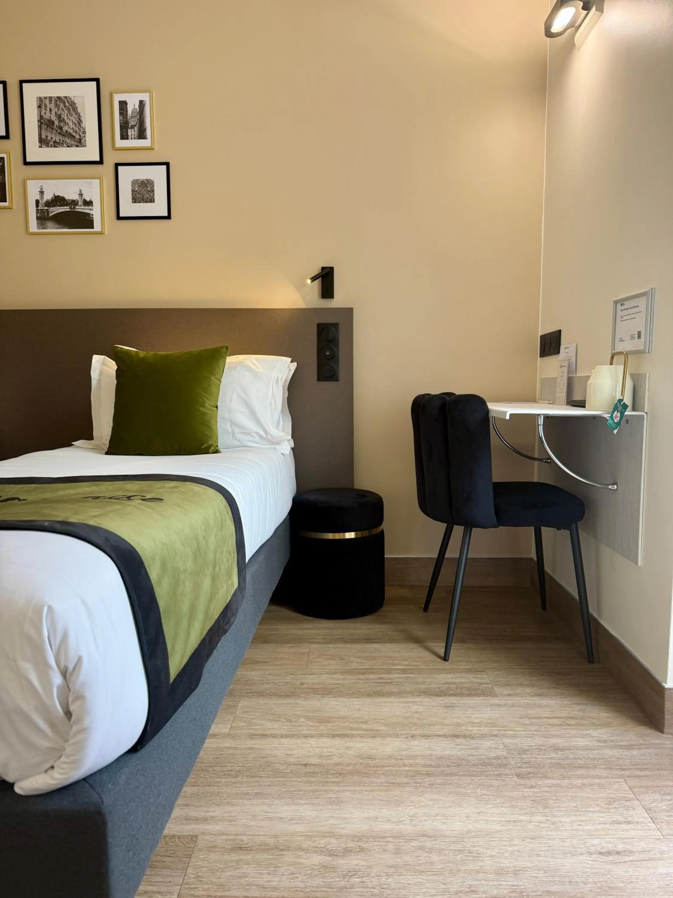 Bedroom, Bed in Best Western Hotel Le Montparnasse