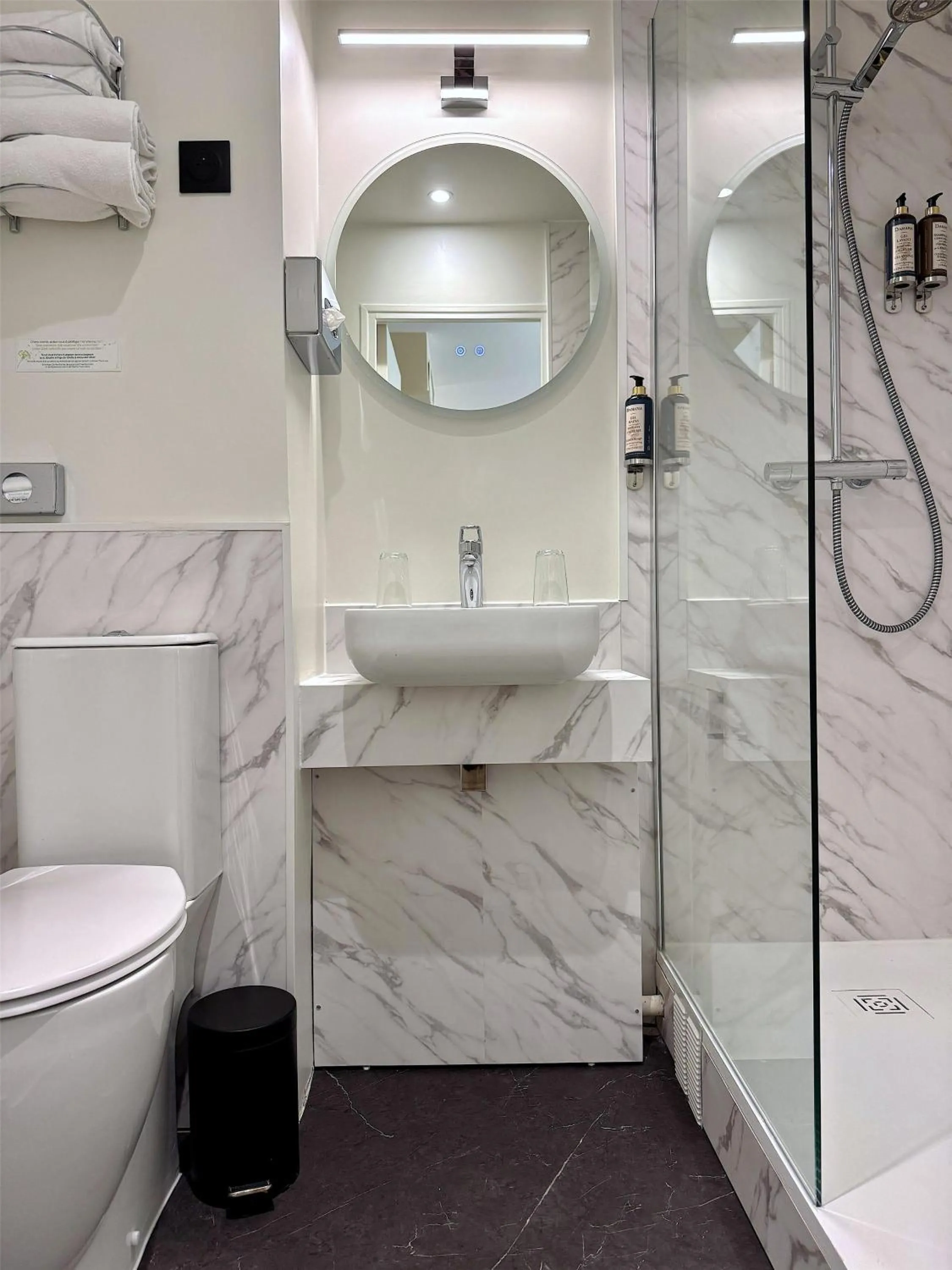 Bathroom in Best Western Hotel Le Montparnasse