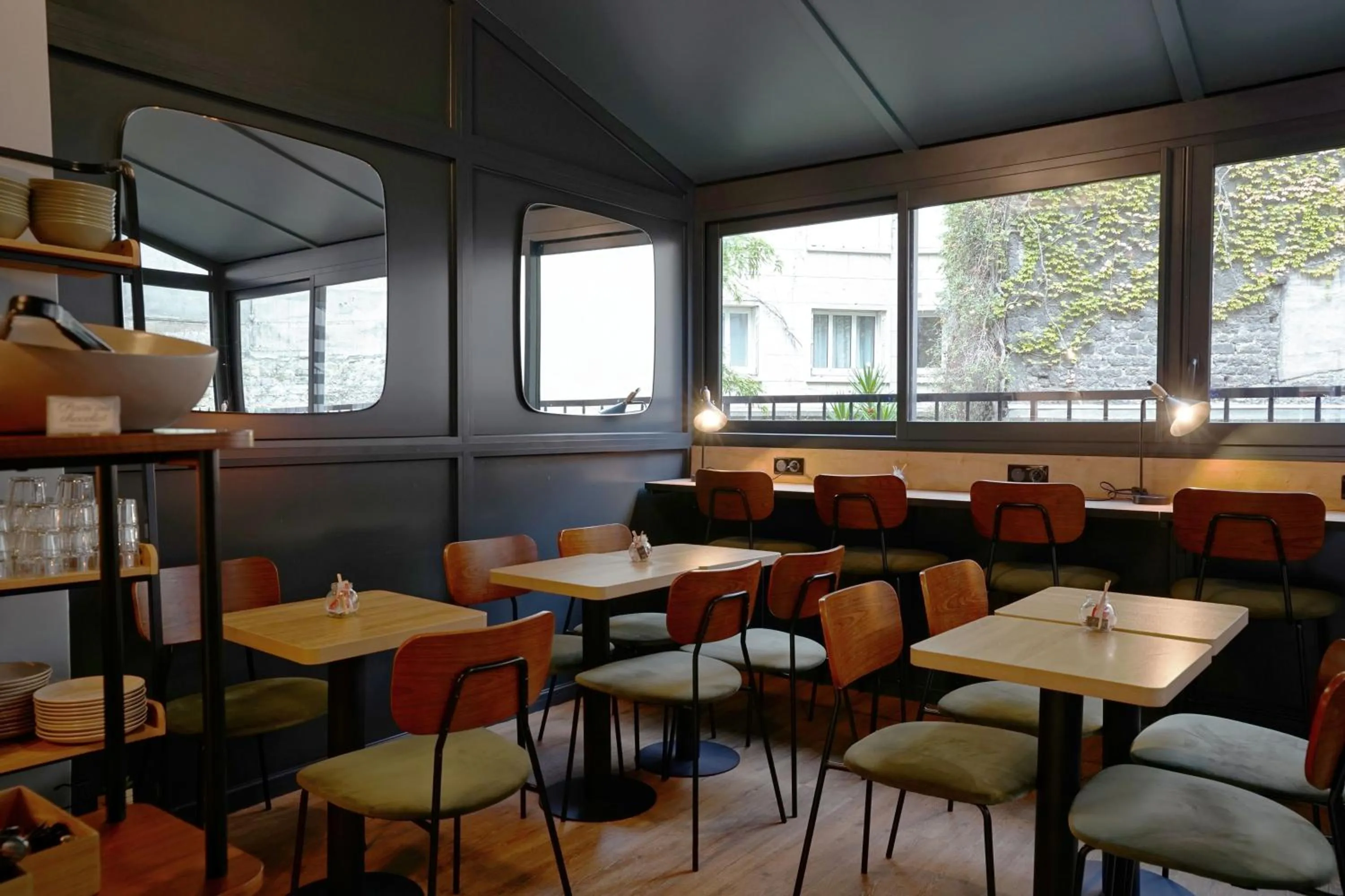 Seating area in Best Western Hotel Le Montparnasse