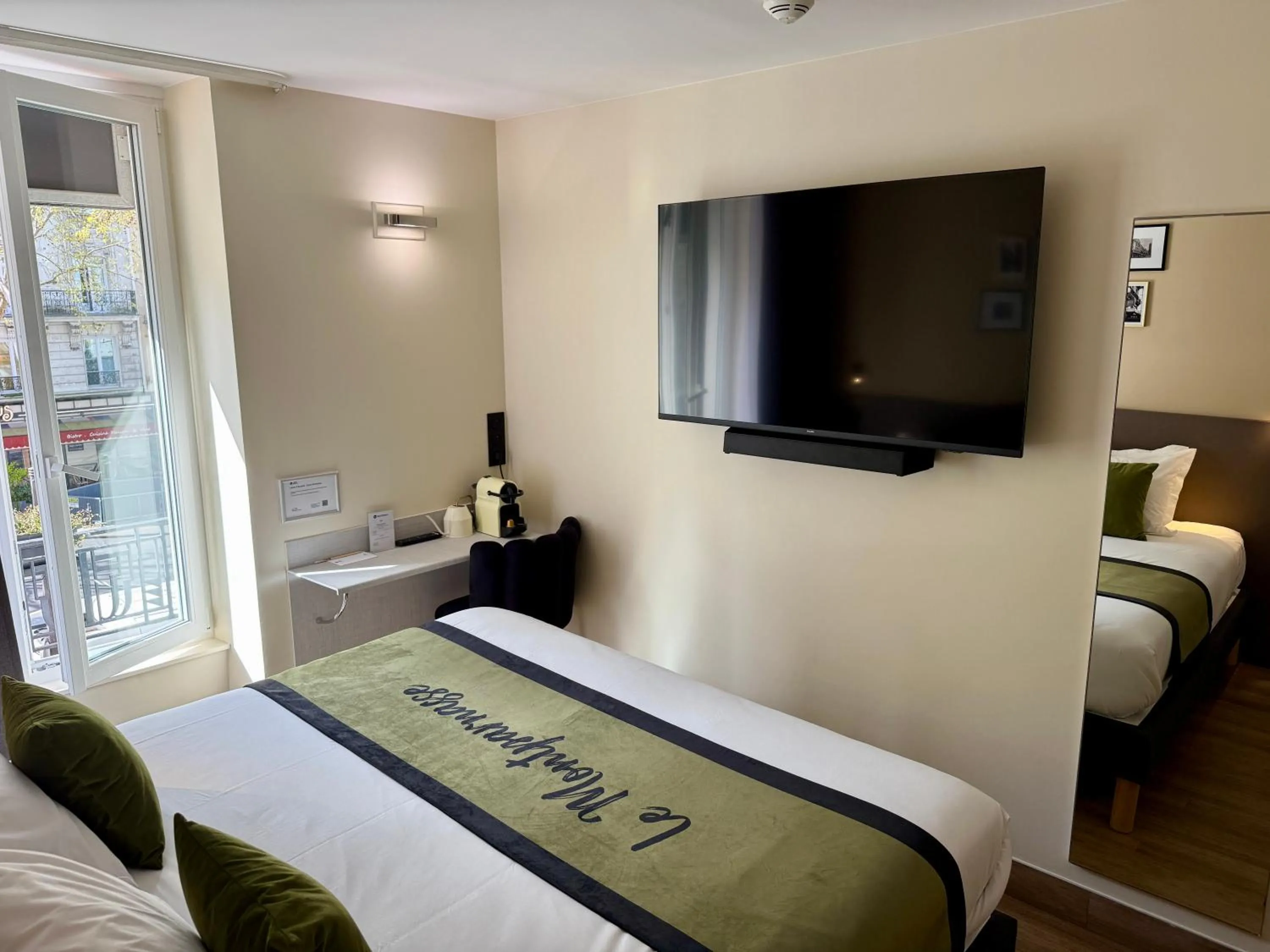 Bed in Best Western Hotel Le Montparnasse