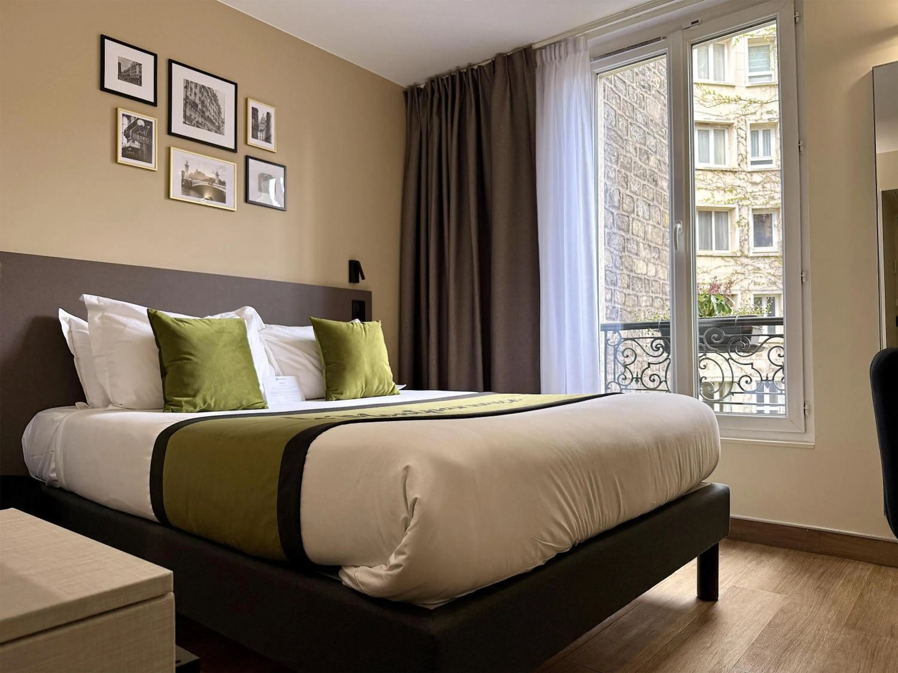 Bedroom, Bed in Best Western Hotel Le Montparnasse