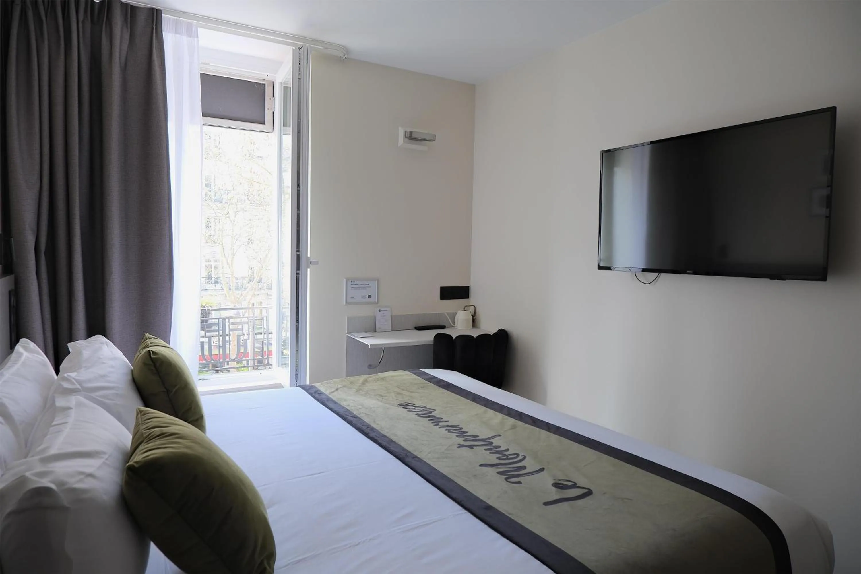 Bedroom, Bed in Best Western Hotel Le Montparnasse