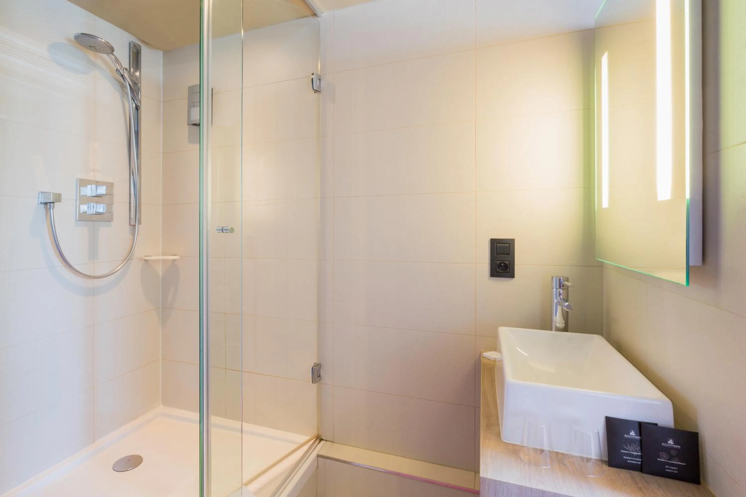 Best Western Le Montmartre – Saint Pierre