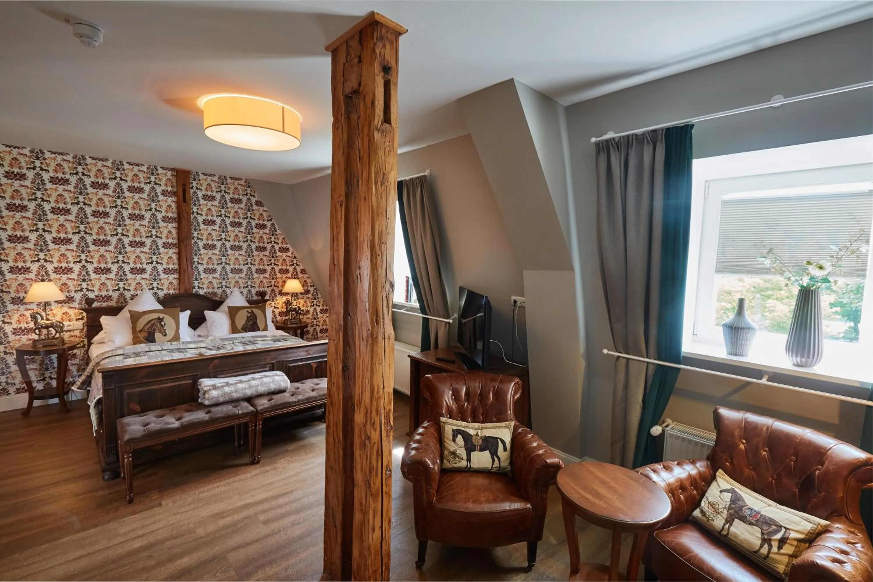 Photo of the whole room, Bed in Schloss Kaarz mit Park