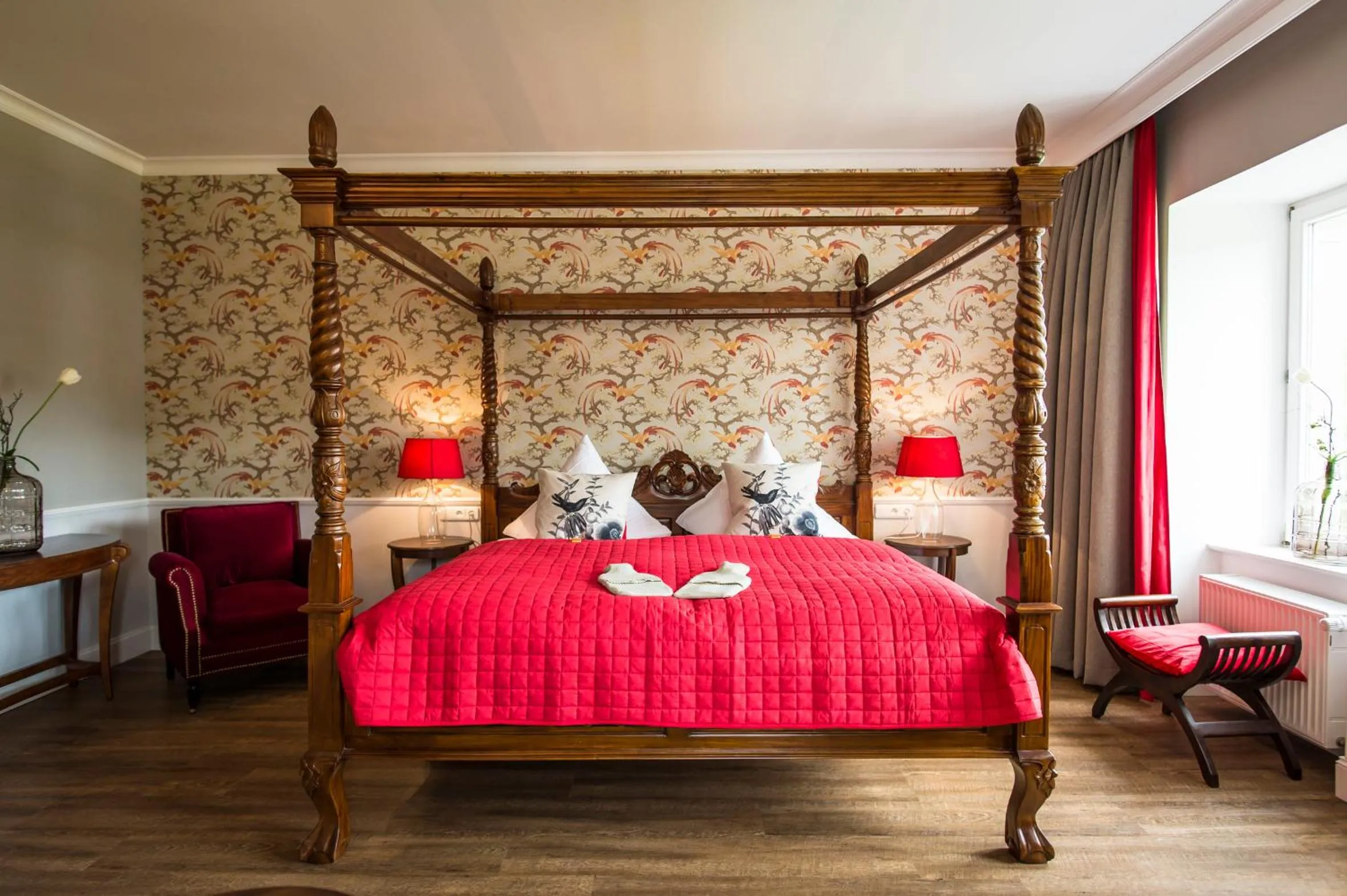 Photo of the whole room, Bed in Schloss Kaarz mit Park