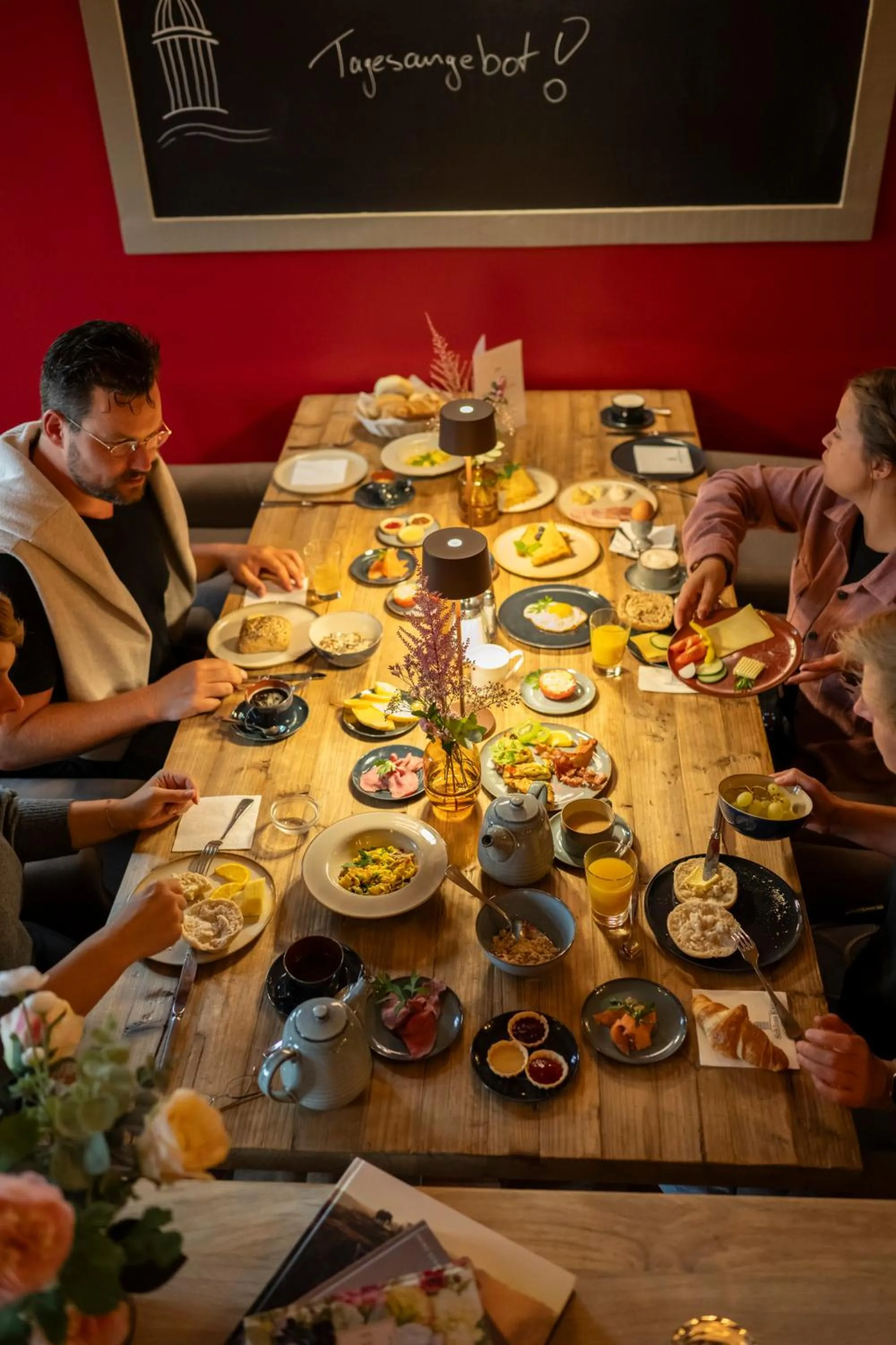 Breakfast in Schloss Kaarz mit Park