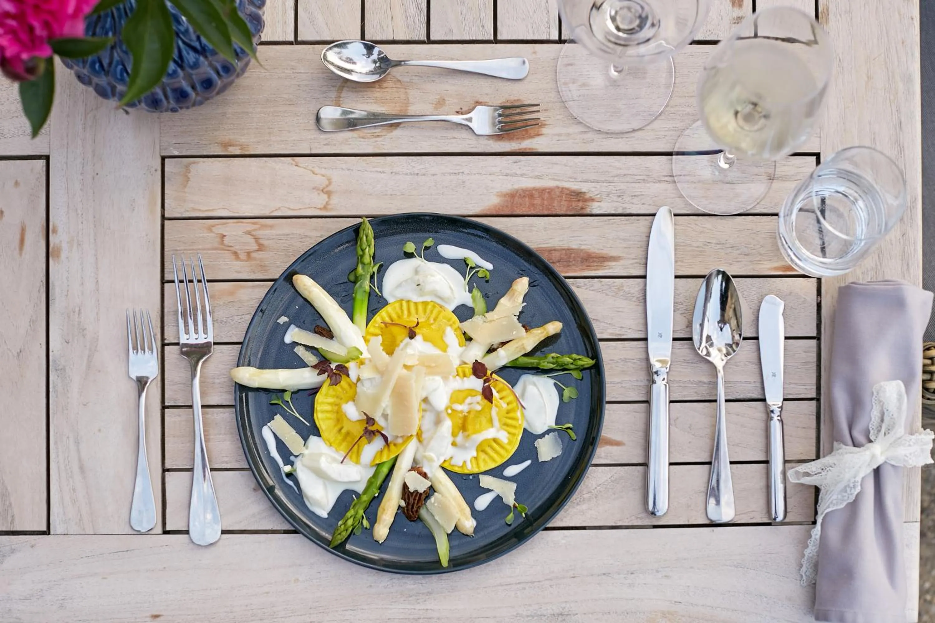 Restaurant/places to eat in Schloss Kaarz mit Park