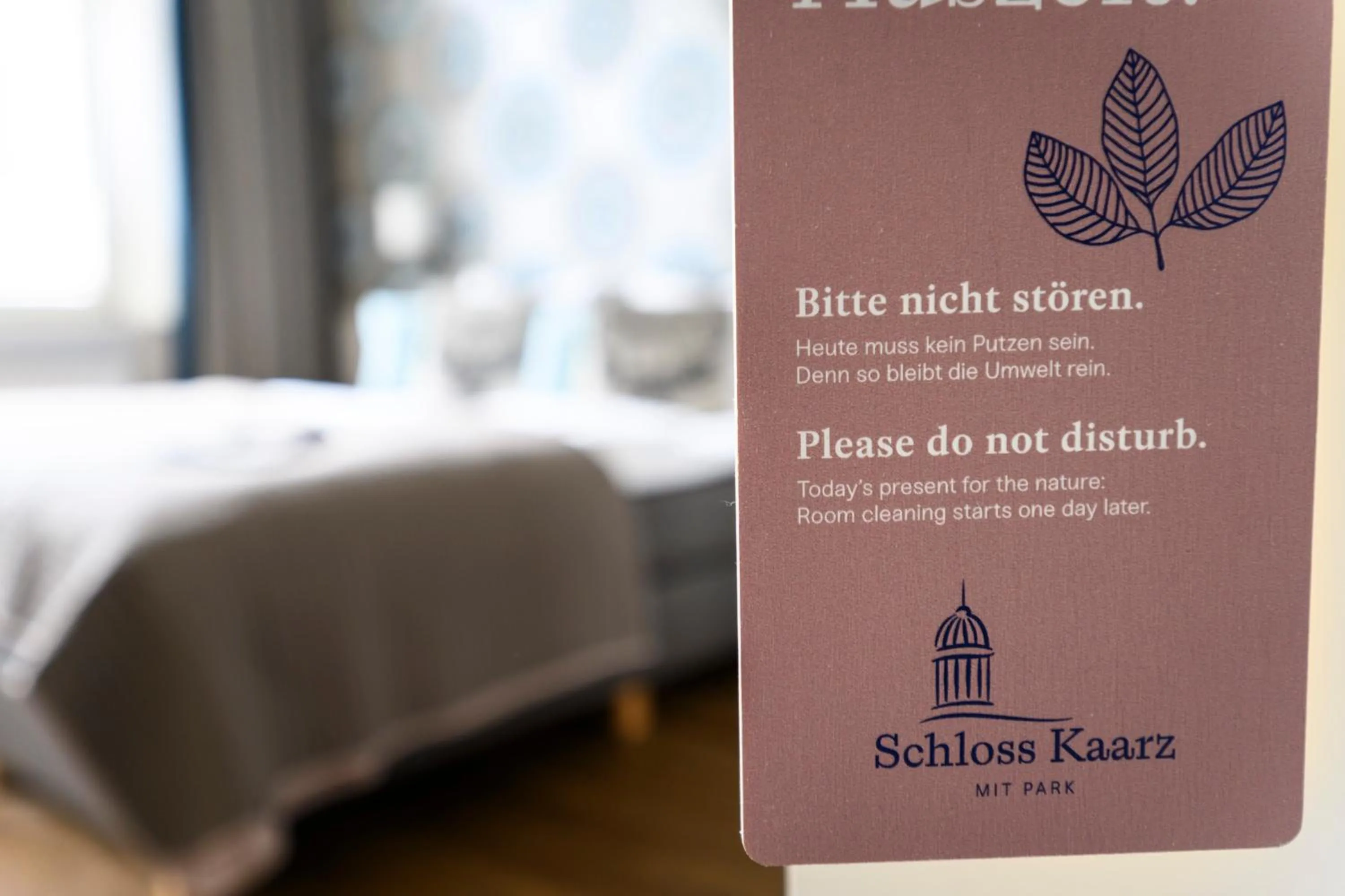 room service, Bed in Schloss Kaarz mit Park