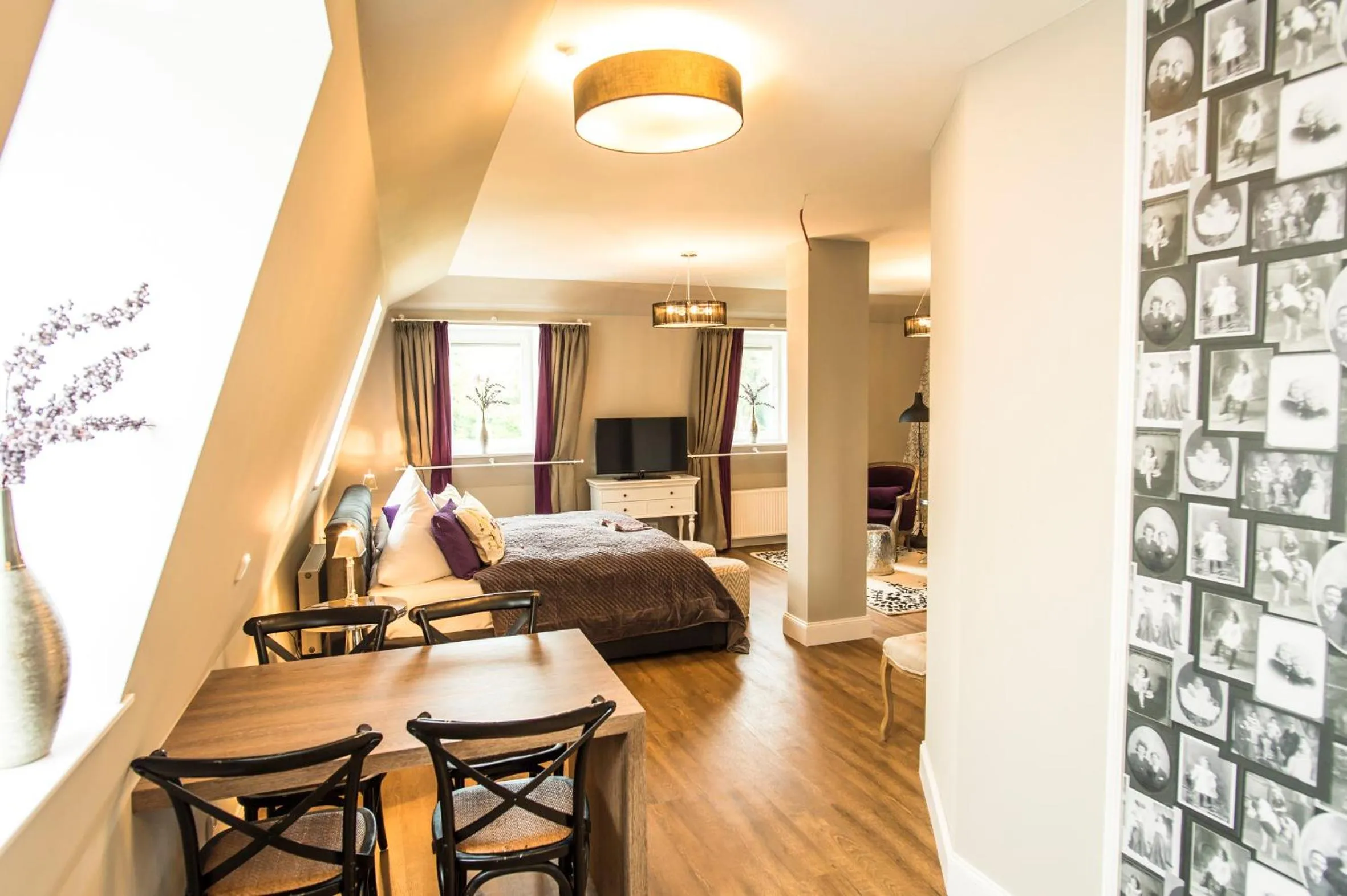 Photo of the whole room, Bed in Schloss Kaarz mit Park