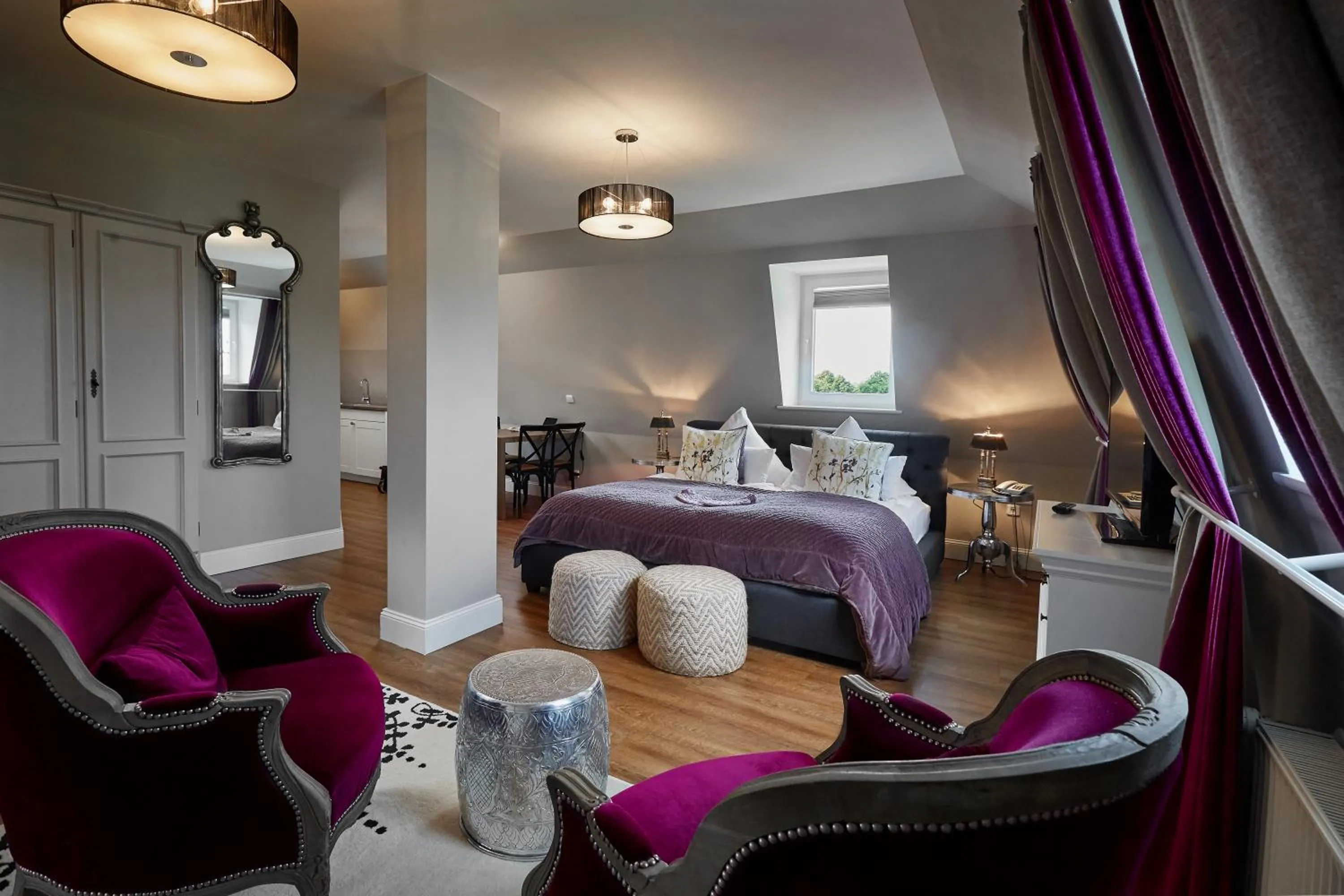 Photo of the whole room, Bed in Schloss Kaarz mit Park