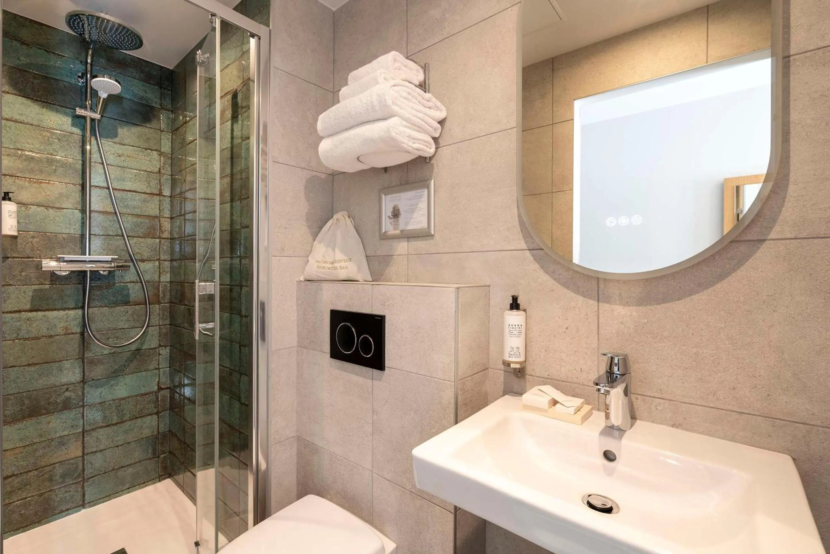 Bathroom in Hotel Apolonia Paris Mouffetard, Sure Hotel Collection by Best Western