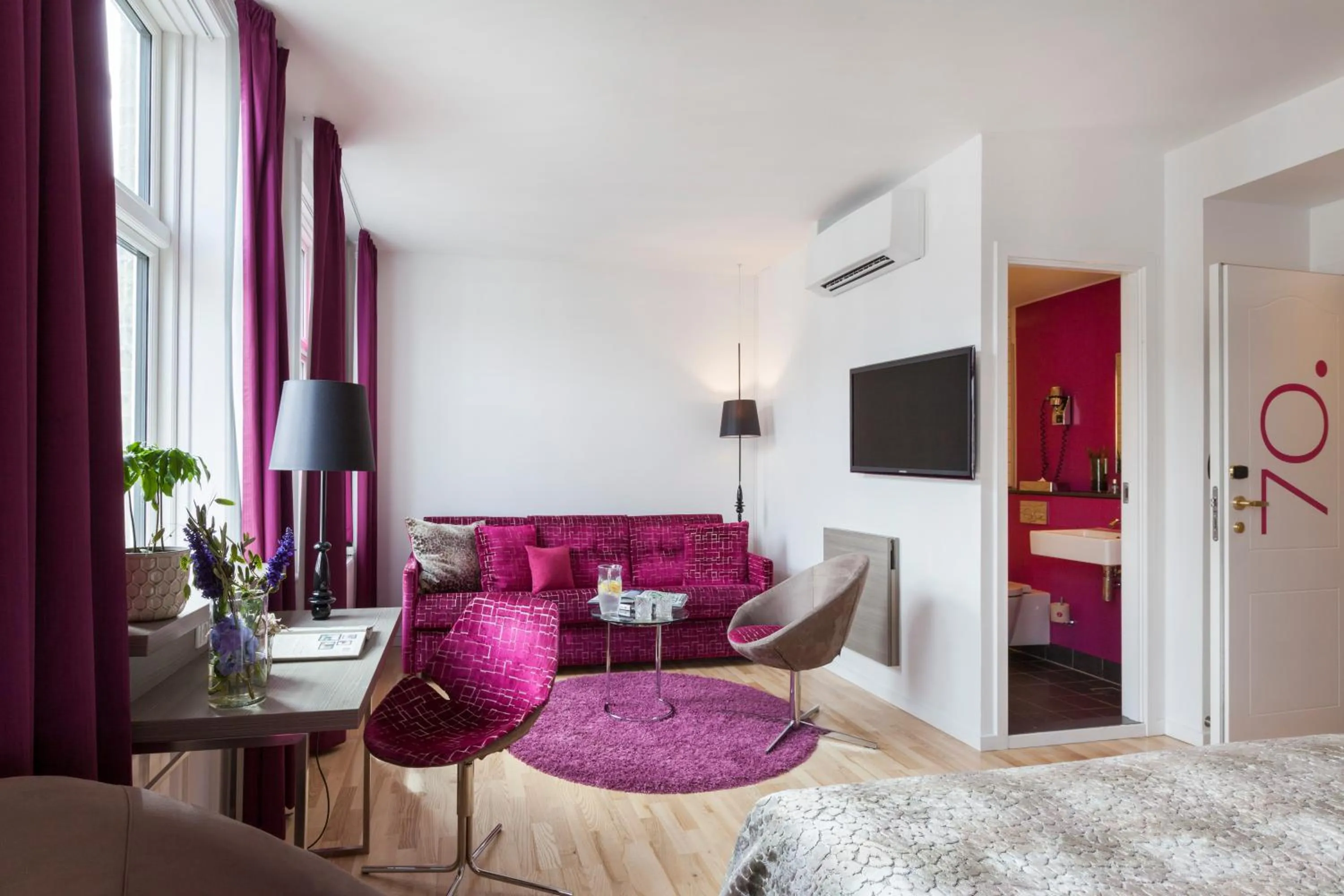 Seating area, Bed in Andersen Boutique Hotel