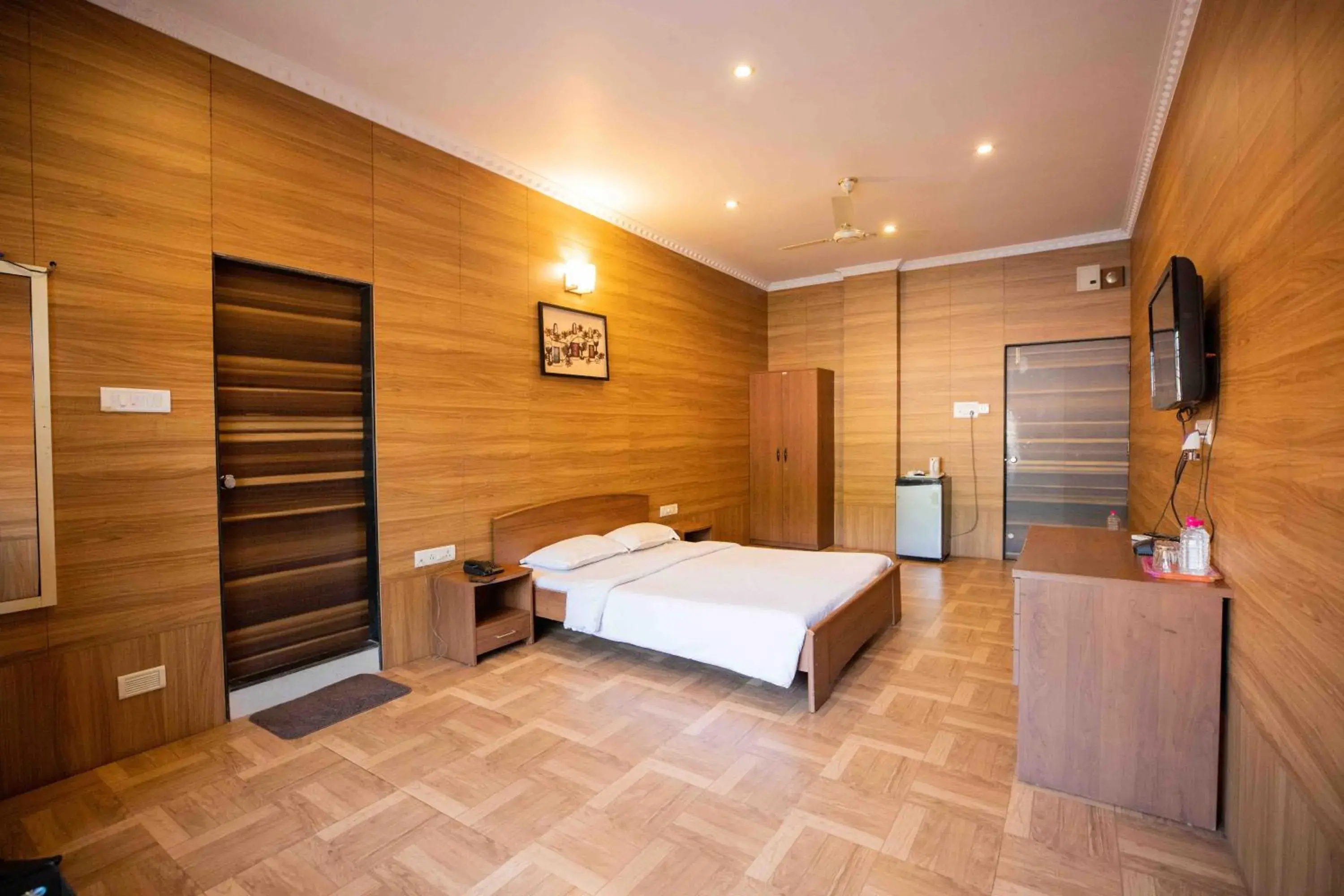 Deluxe Double Room in GP Hotels and Resorts Deluxe Double Room in GP Hotels and Resorts