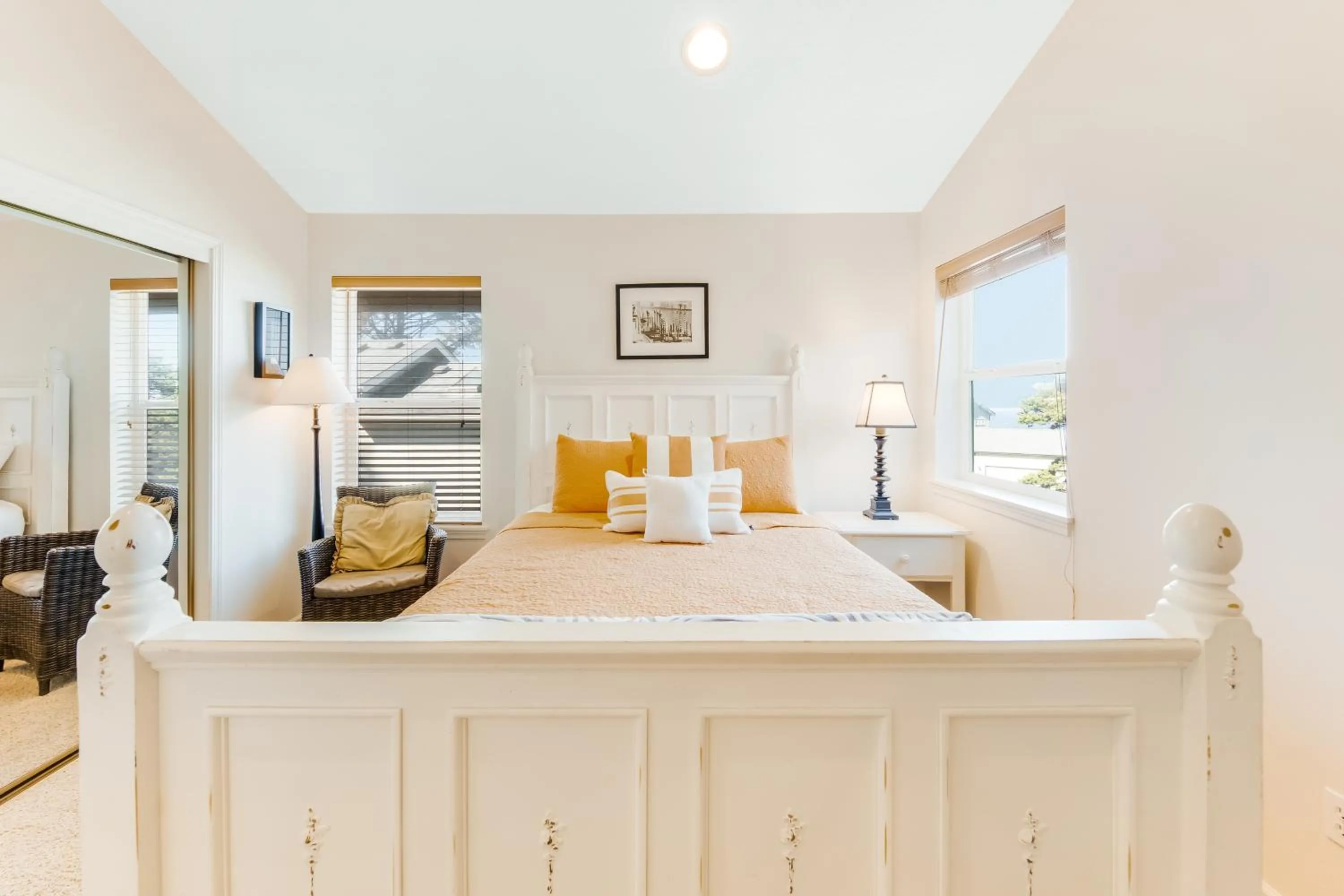 Bed in Yaquina Lighthouse View Beach Home