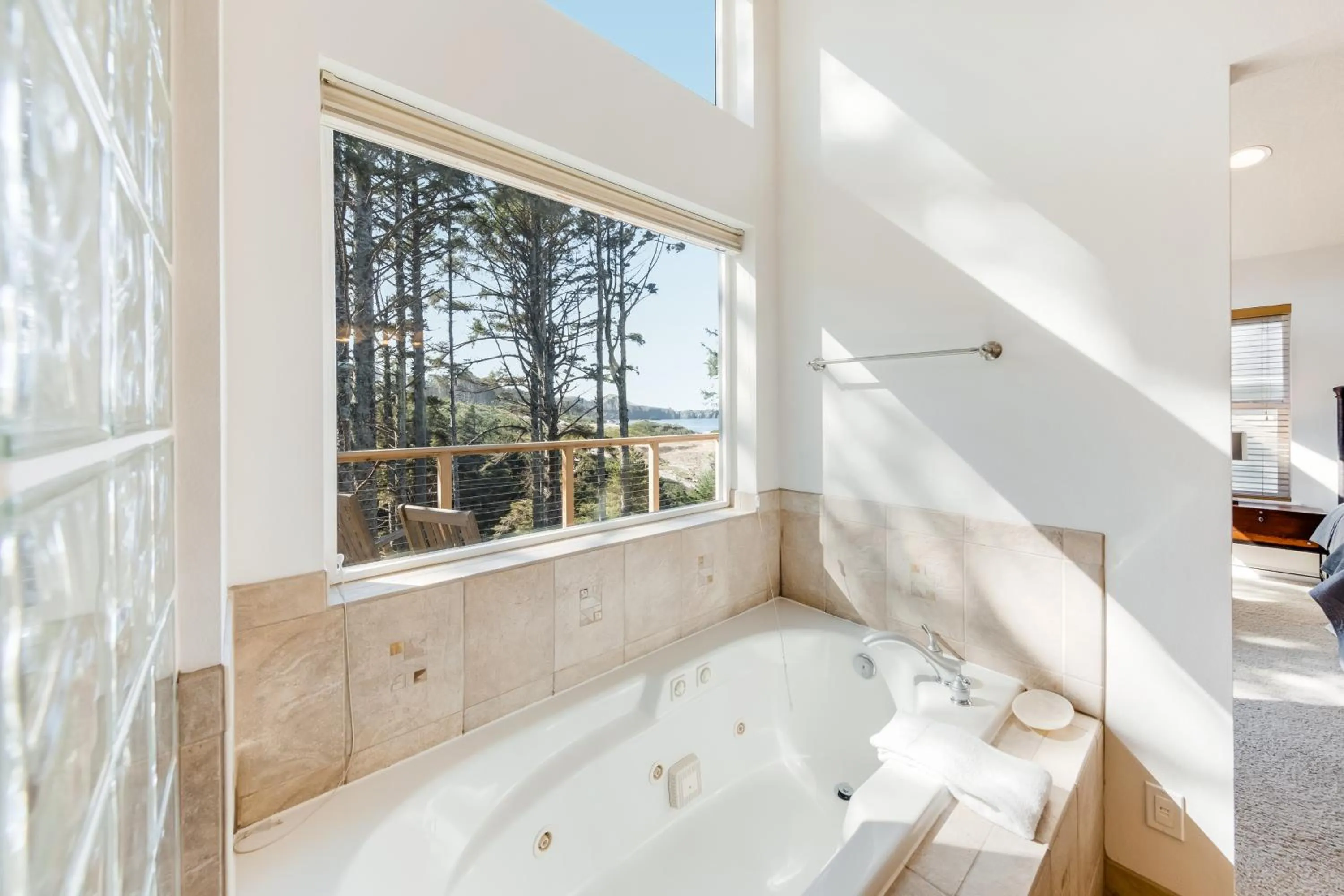 Yaquina Lighthouse View Beach Home