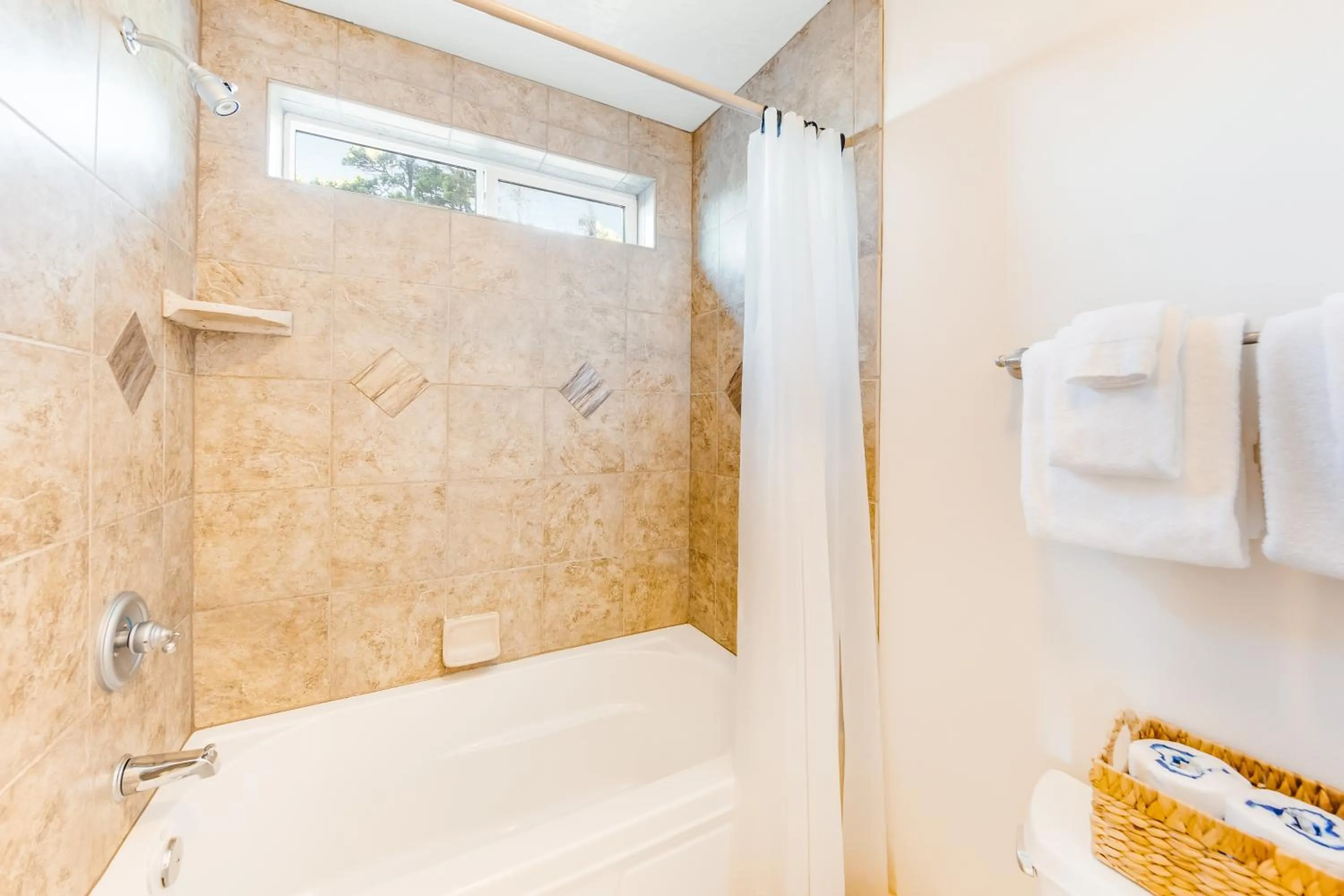 Yaquina Lighthouse View Beach Home