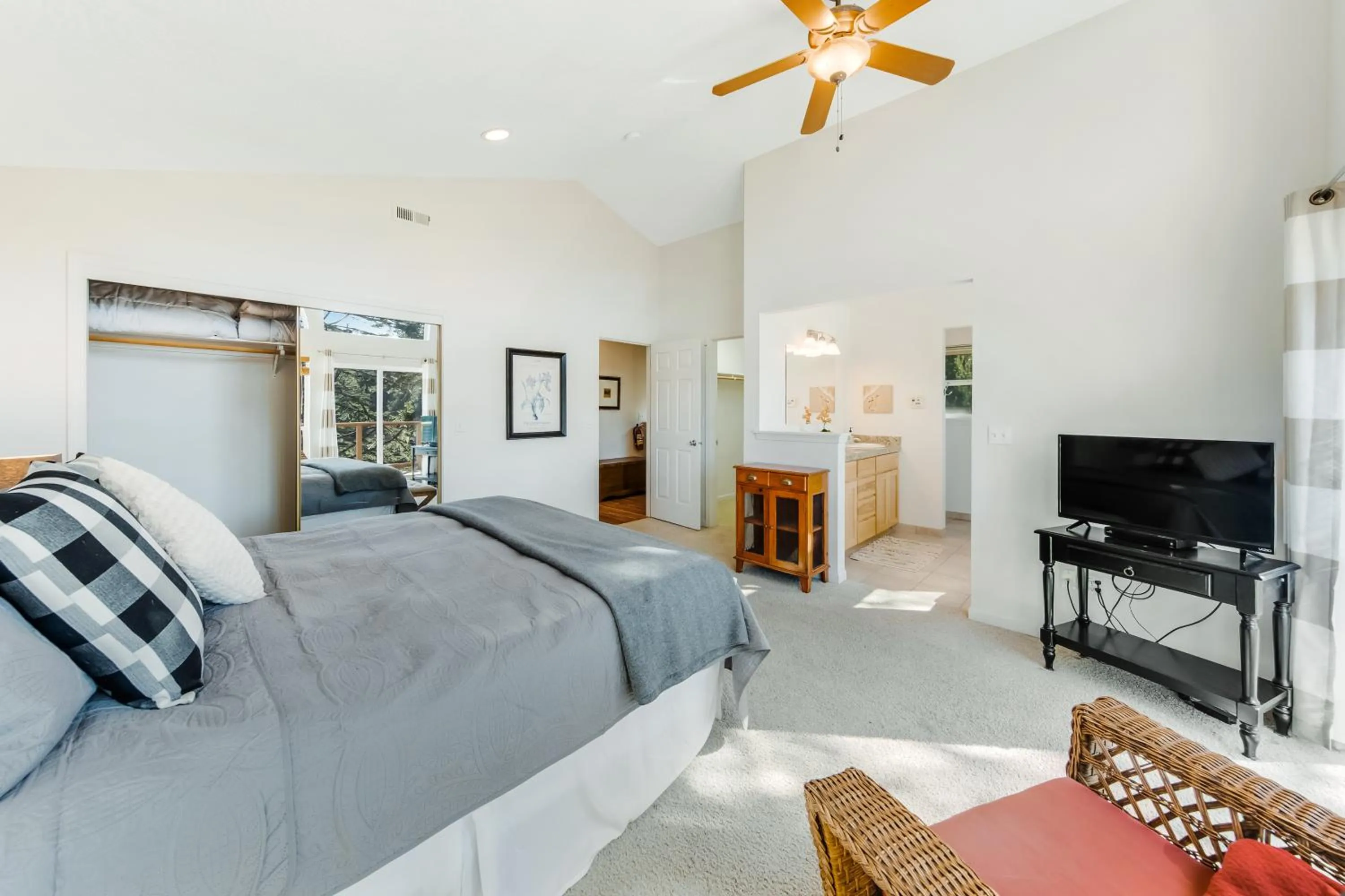 Yaquina Lighthouse View Beach Home