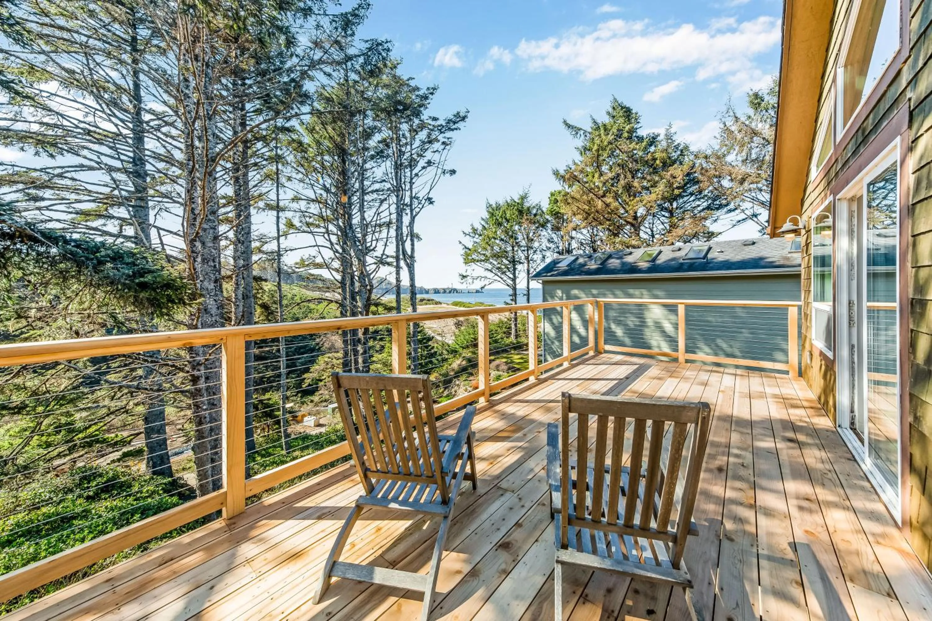 Yaquina Lighthouse View Beach Home