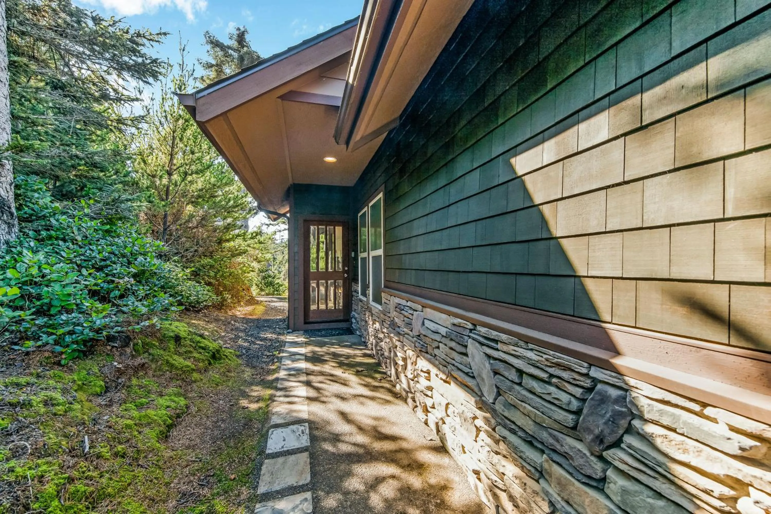 Yaquina Lighthouse View Beach Home