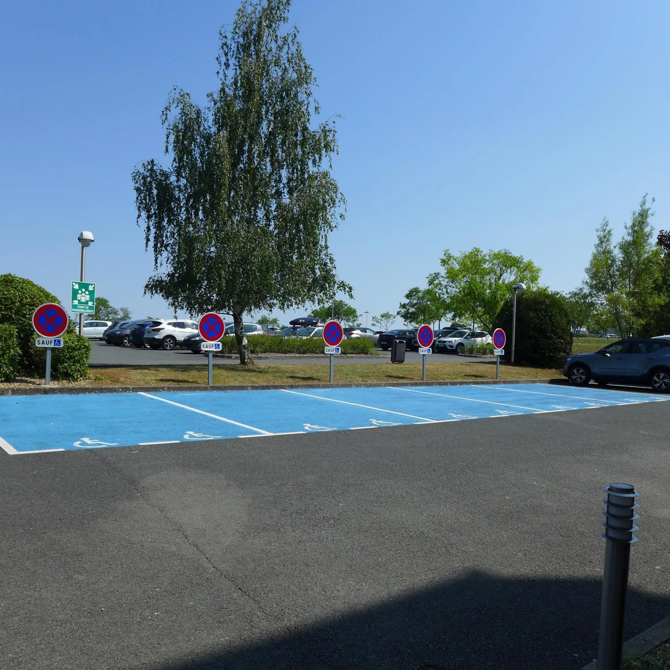 Facility for disabled guests in The Originals City, Hotel Alteora, Poitiers Site du Futuroscope (Inter-Hotel)