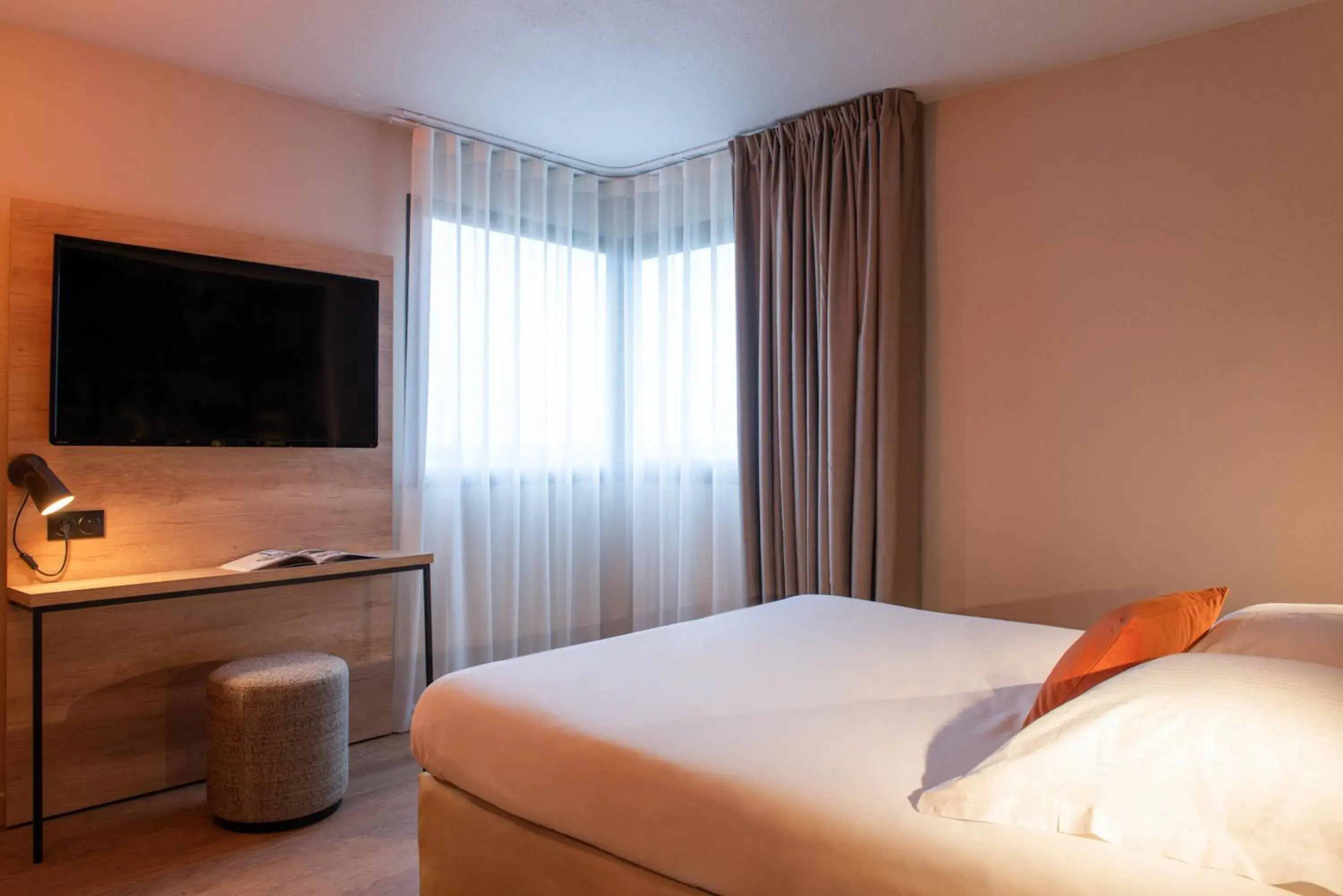 Bedroom, Bed in The Originals City, Hotel Alteora, Poitiers Site du Futuroscope (Inter-Hotel)