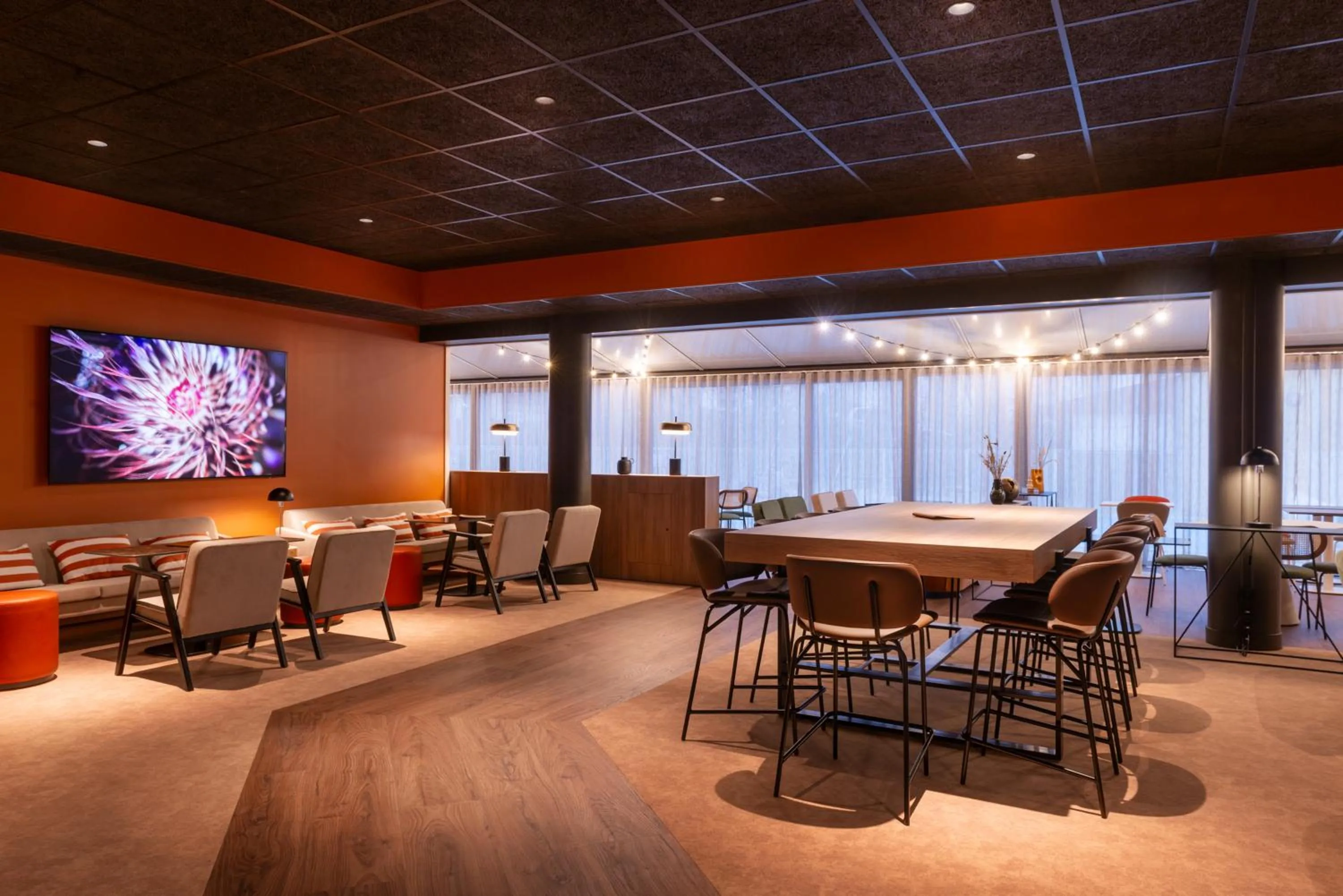 Communal lounge/ TV room in The Originals City, Hôtel Alteora, Poitiers Site du Futuroscope