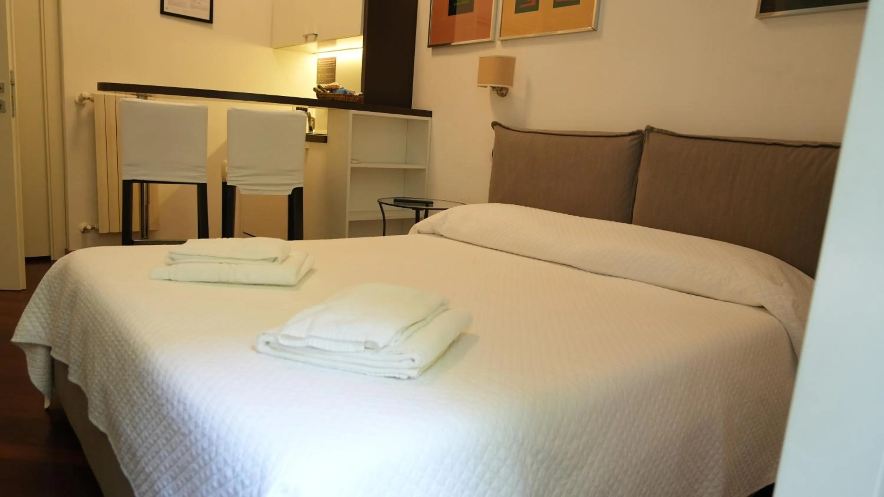 Bedroom, Bed in Luca Giordano 142 B&B