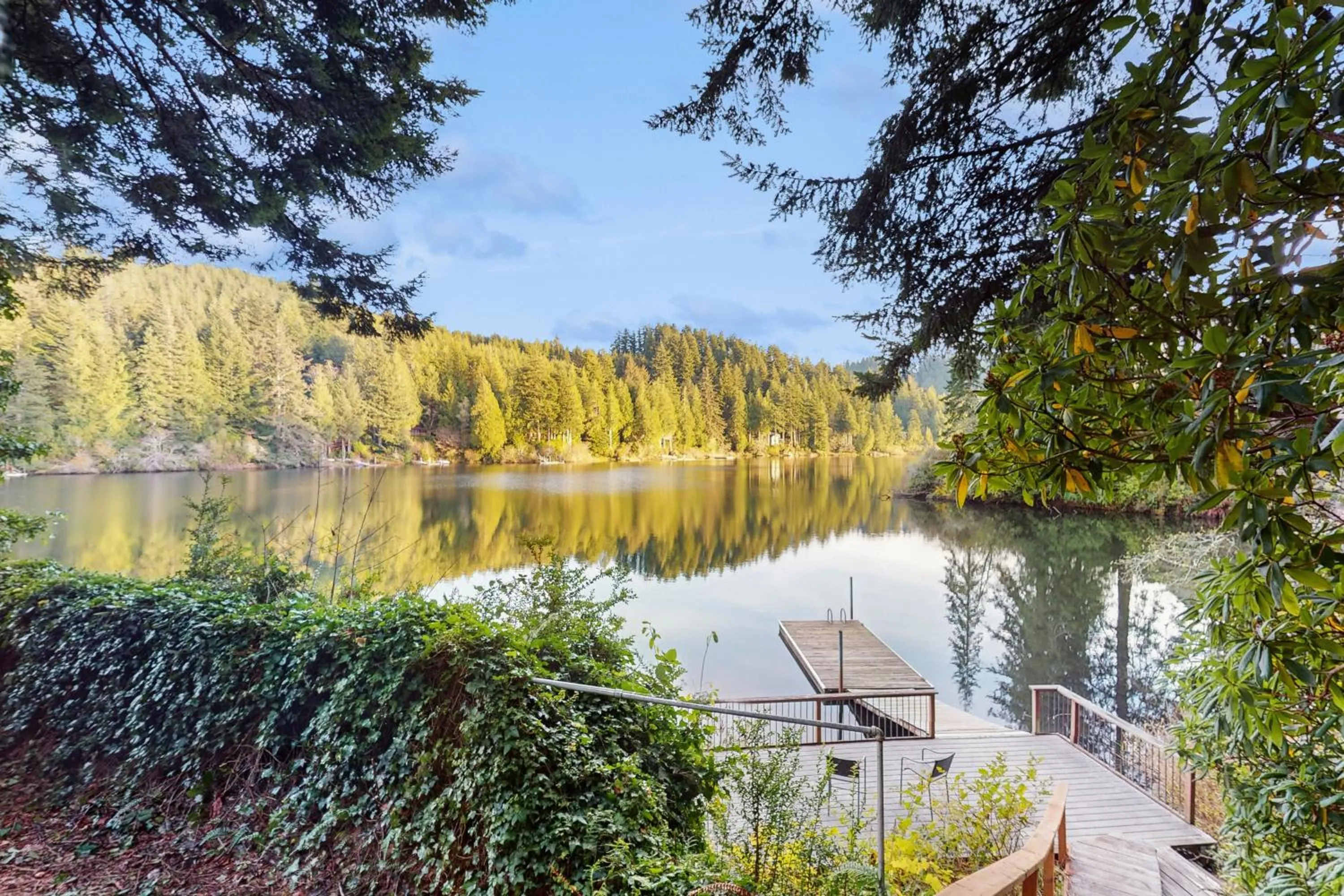 Rustic Retreat on Mercer Lake