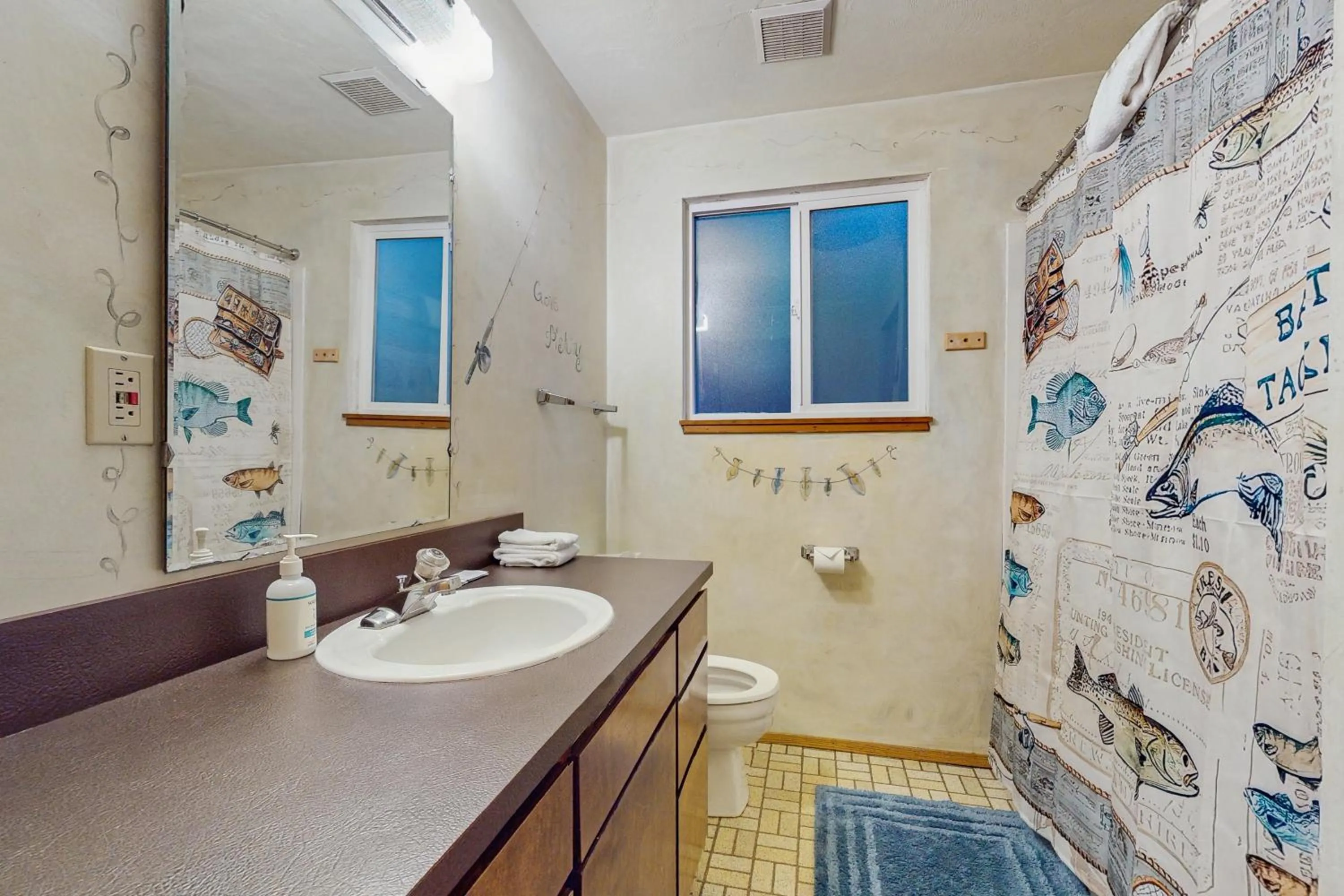 Rustic Retreat on Mercer Lake