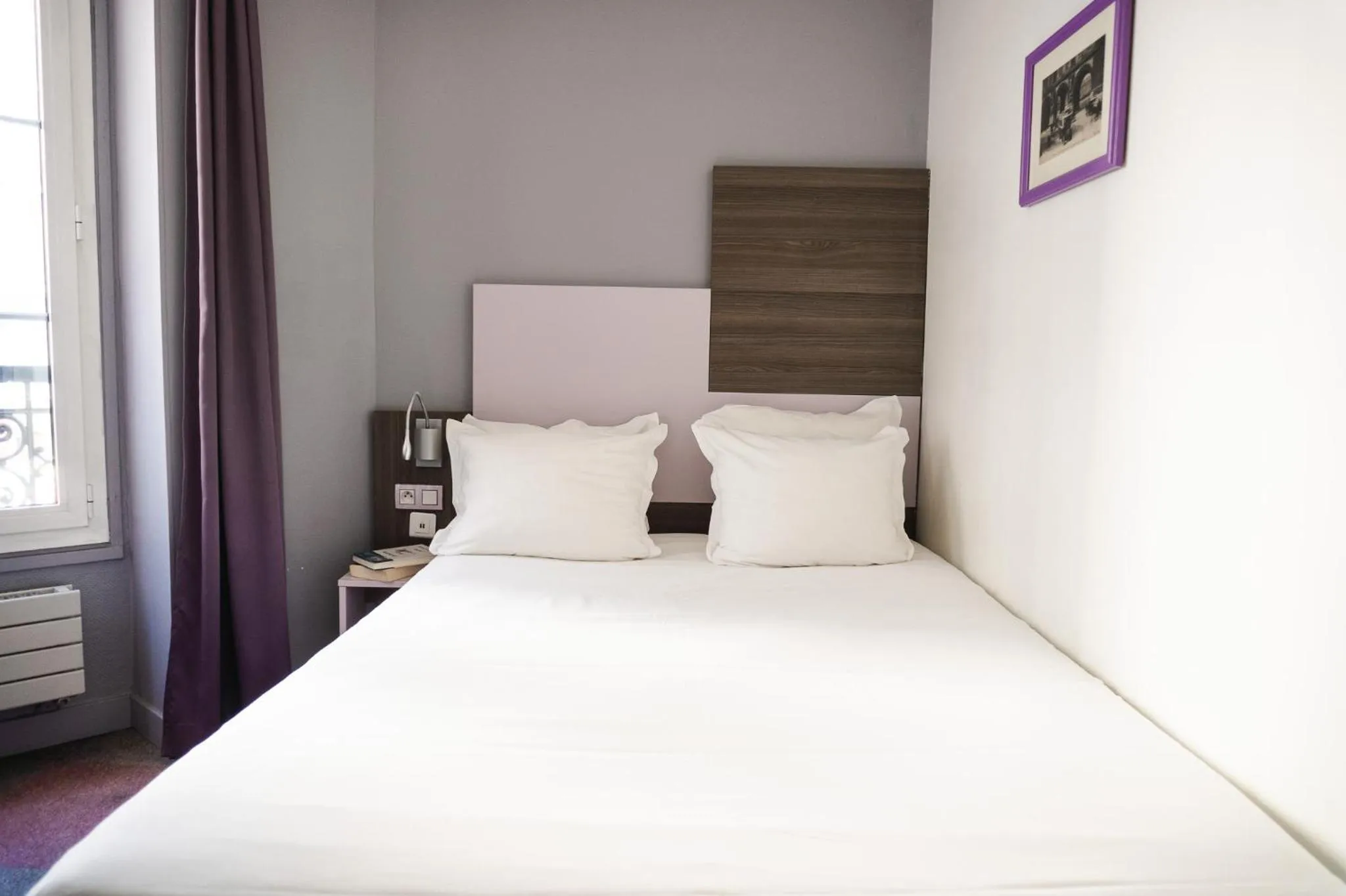 Photo of the whole room, Bed in Comfort Hotel Nation Père Lachaise