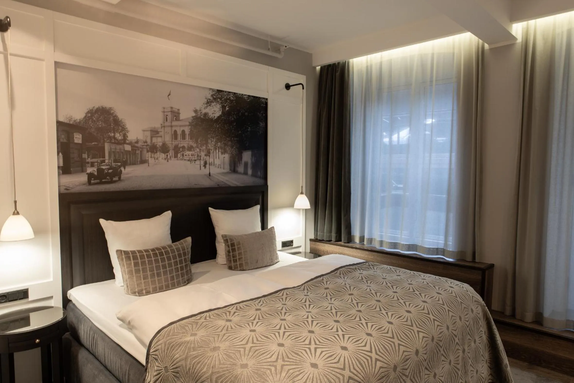 Photo of the whole room, Bed in Ascot Hotel