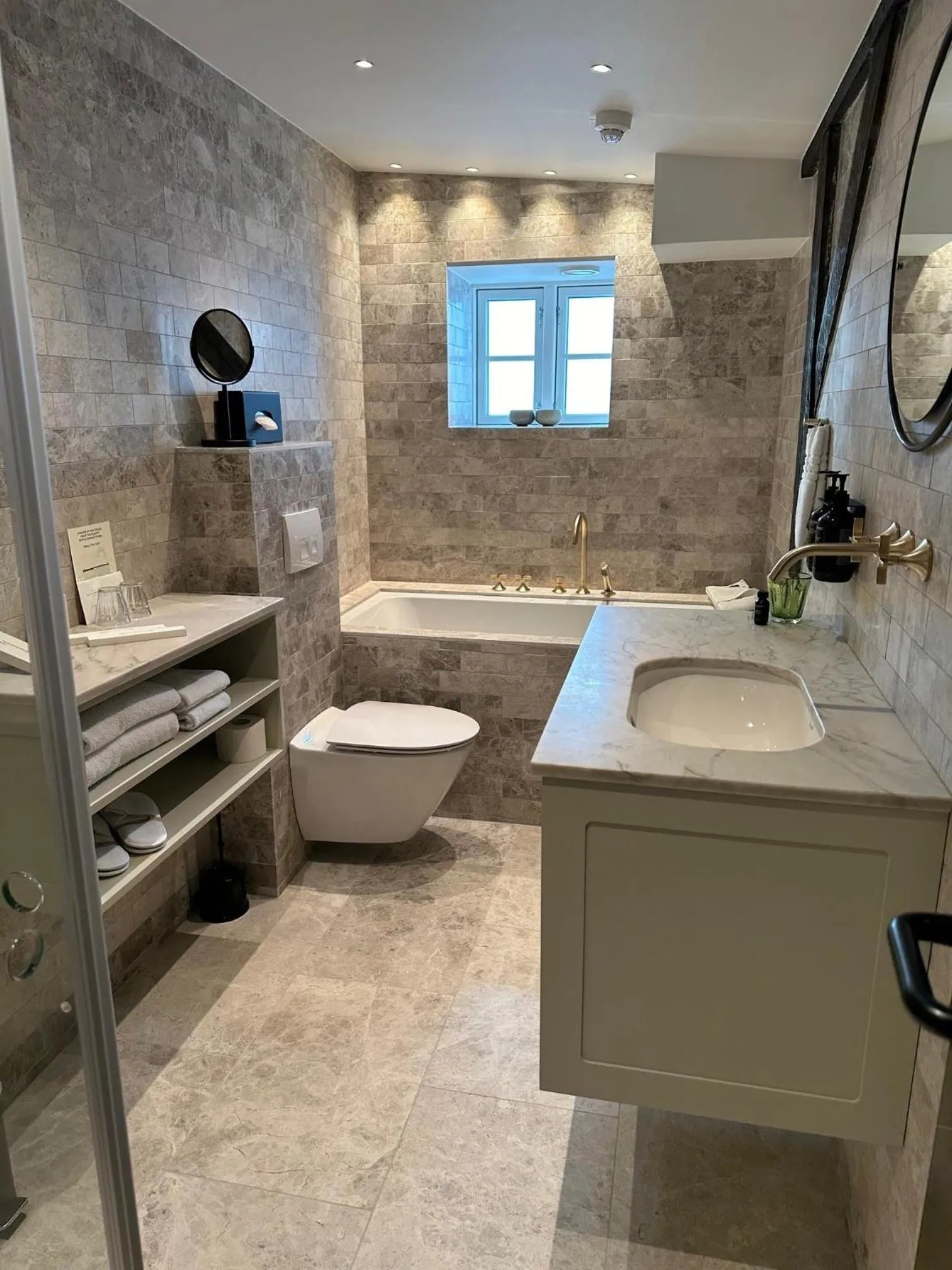 Toilet in Ascot Hotel