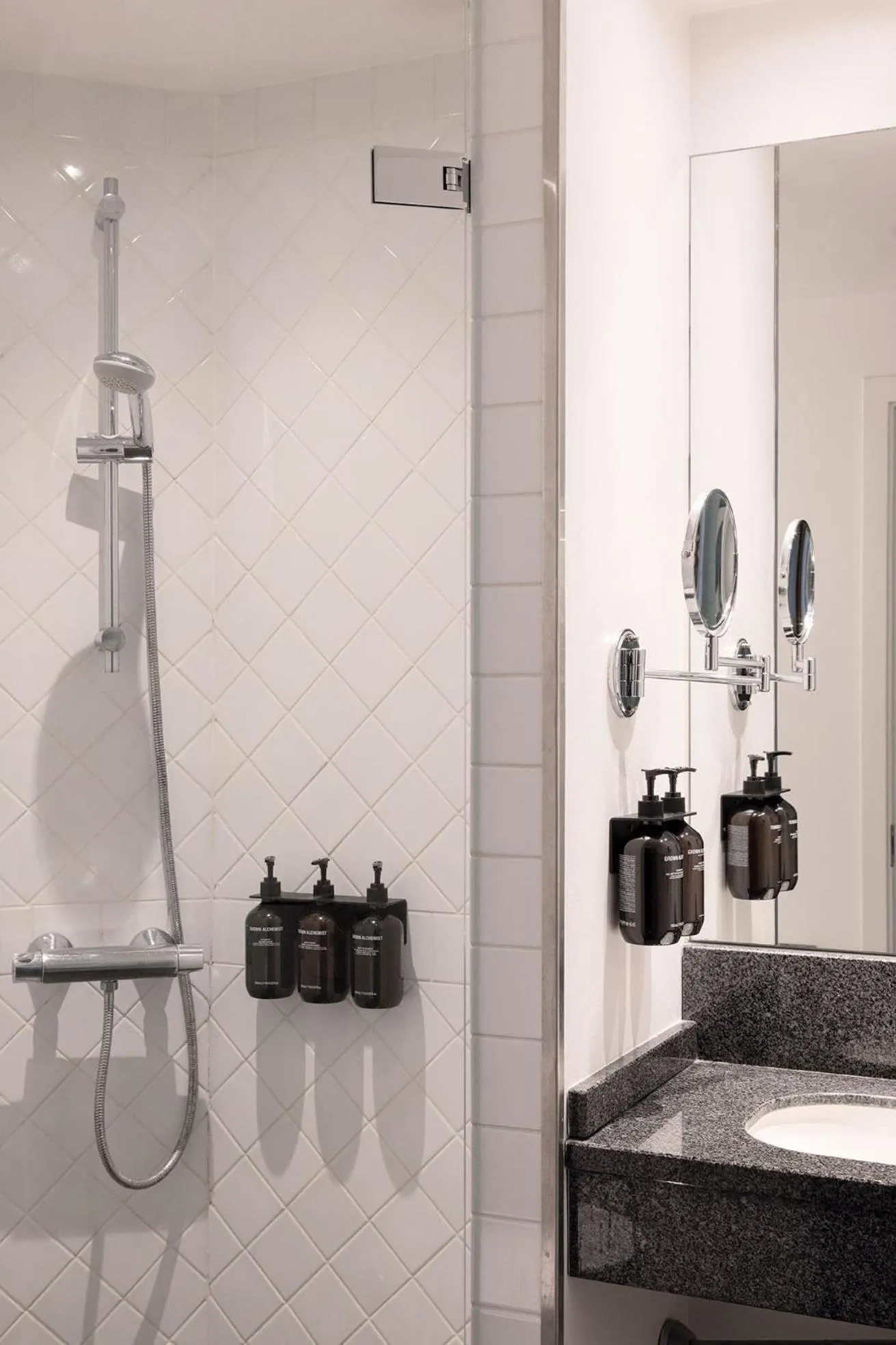 Shower in Ascot Hotel