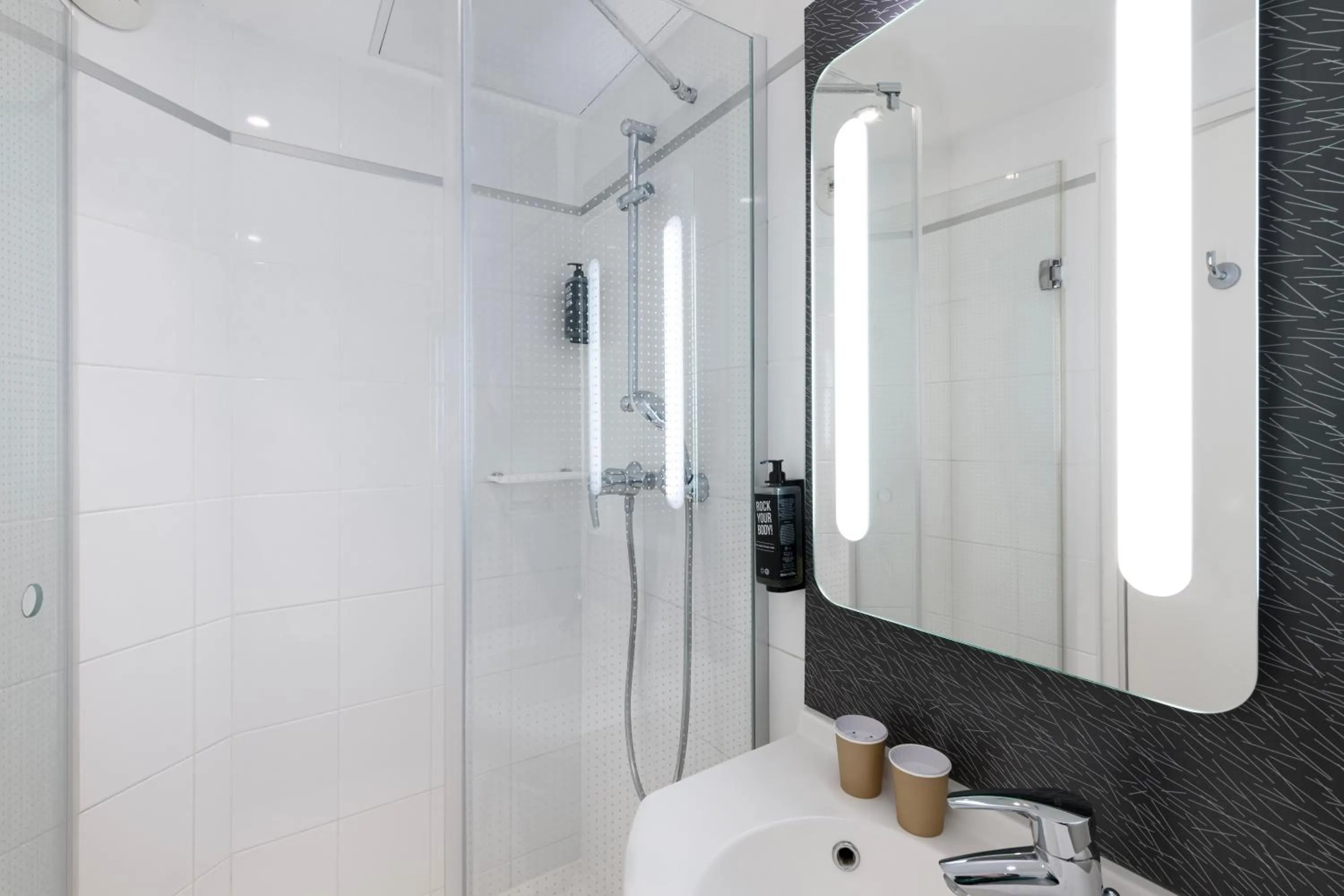 Bathroom in ibis Paris Gare du Nord TGV